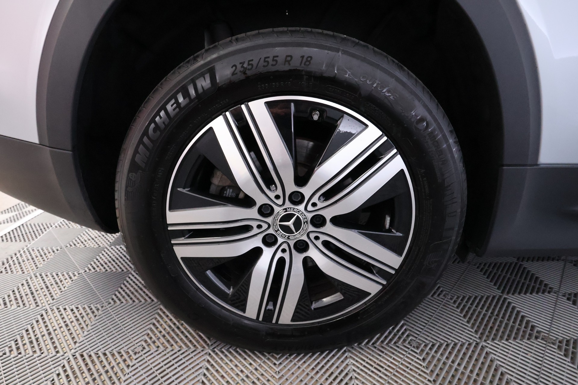 Mercedes-Benz EQB 2024