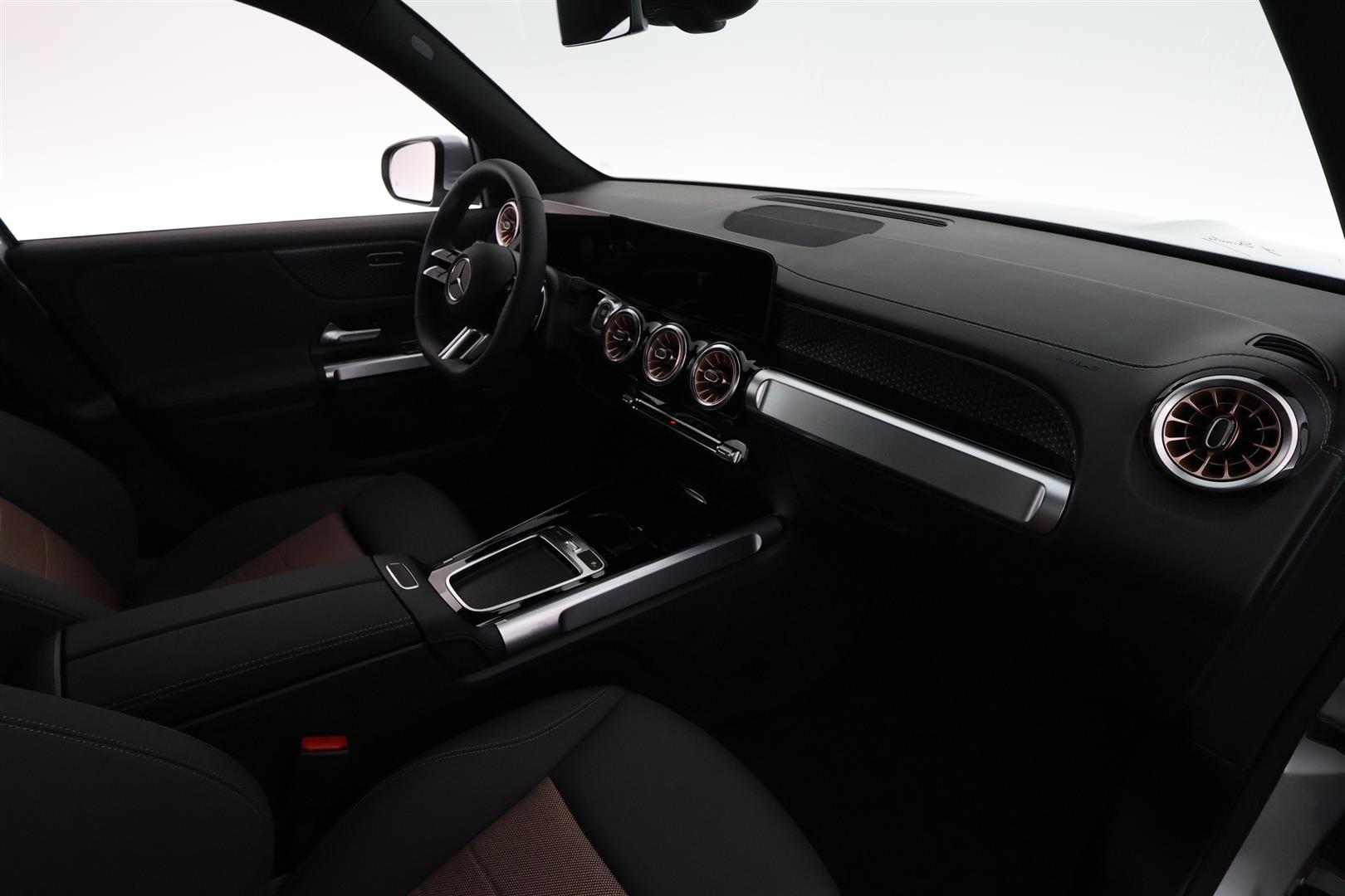 Mercedes-Benz EQB 2025