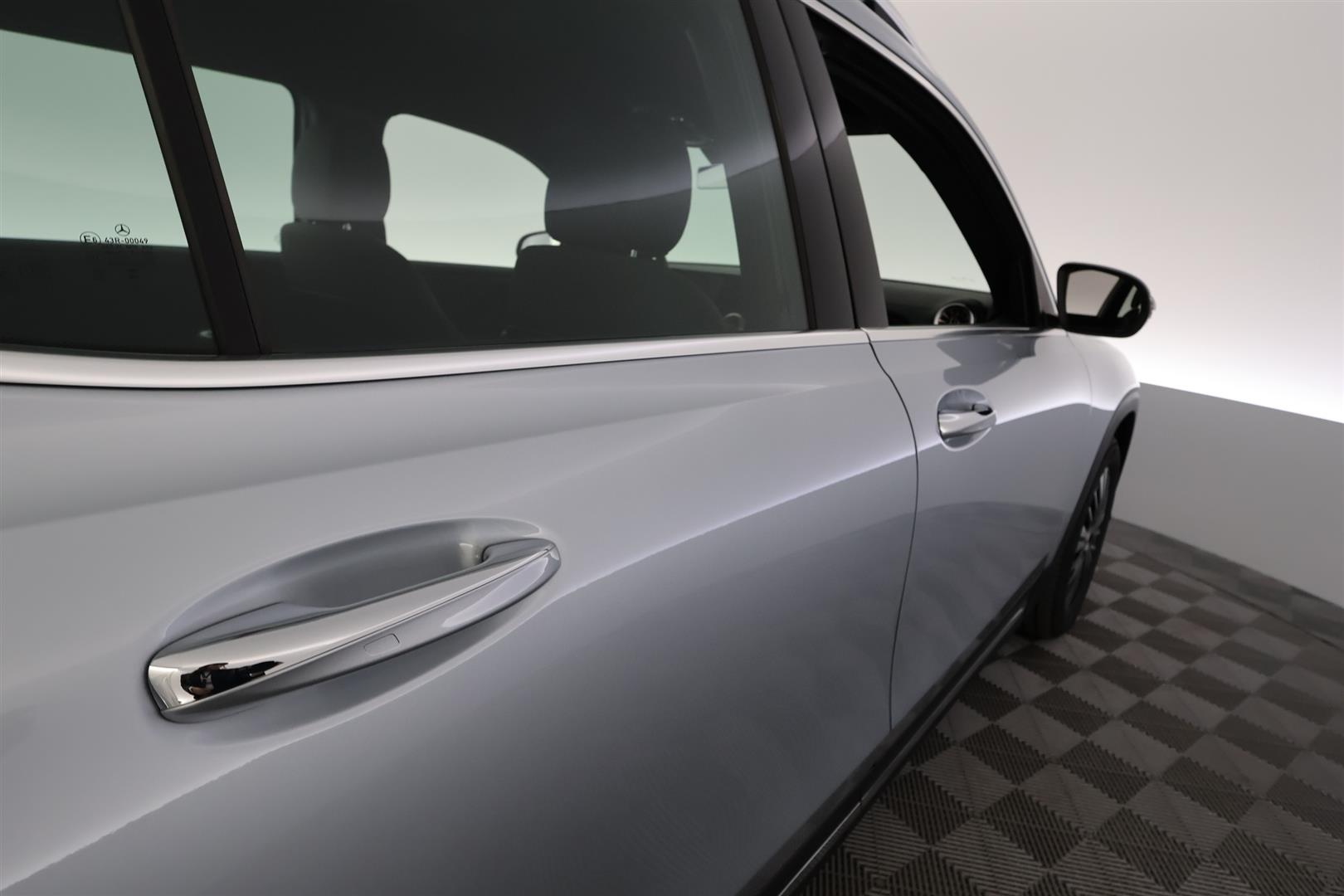 Mercedes-Benz EQB 2025