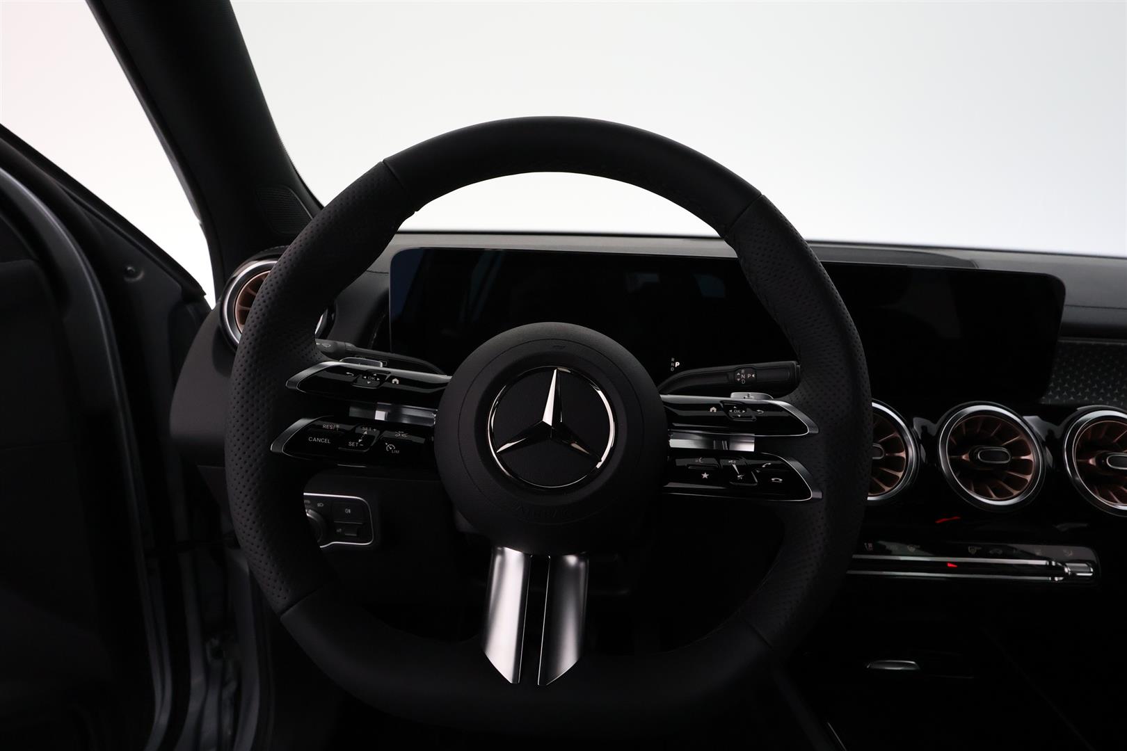 Mercedes-Benz EQB 2025