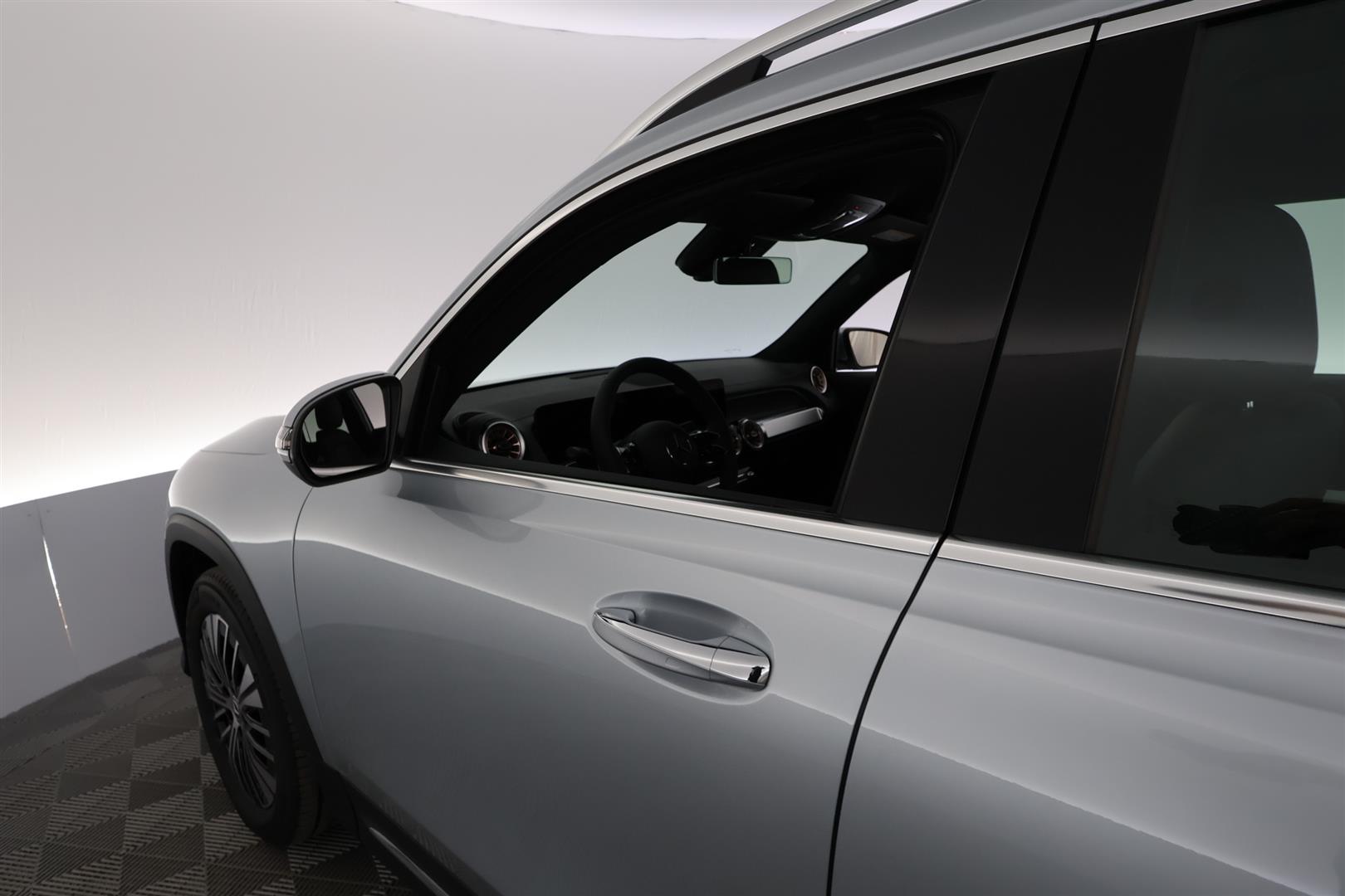 Mercedes-Benz EQB 2025
