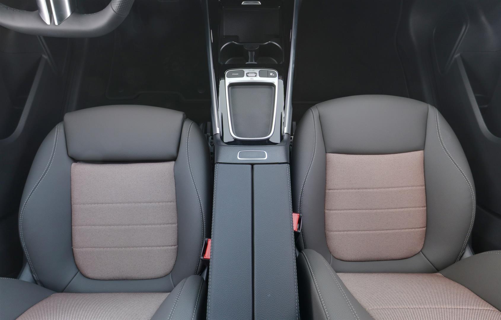 Mercedes-Benz EQB 2025