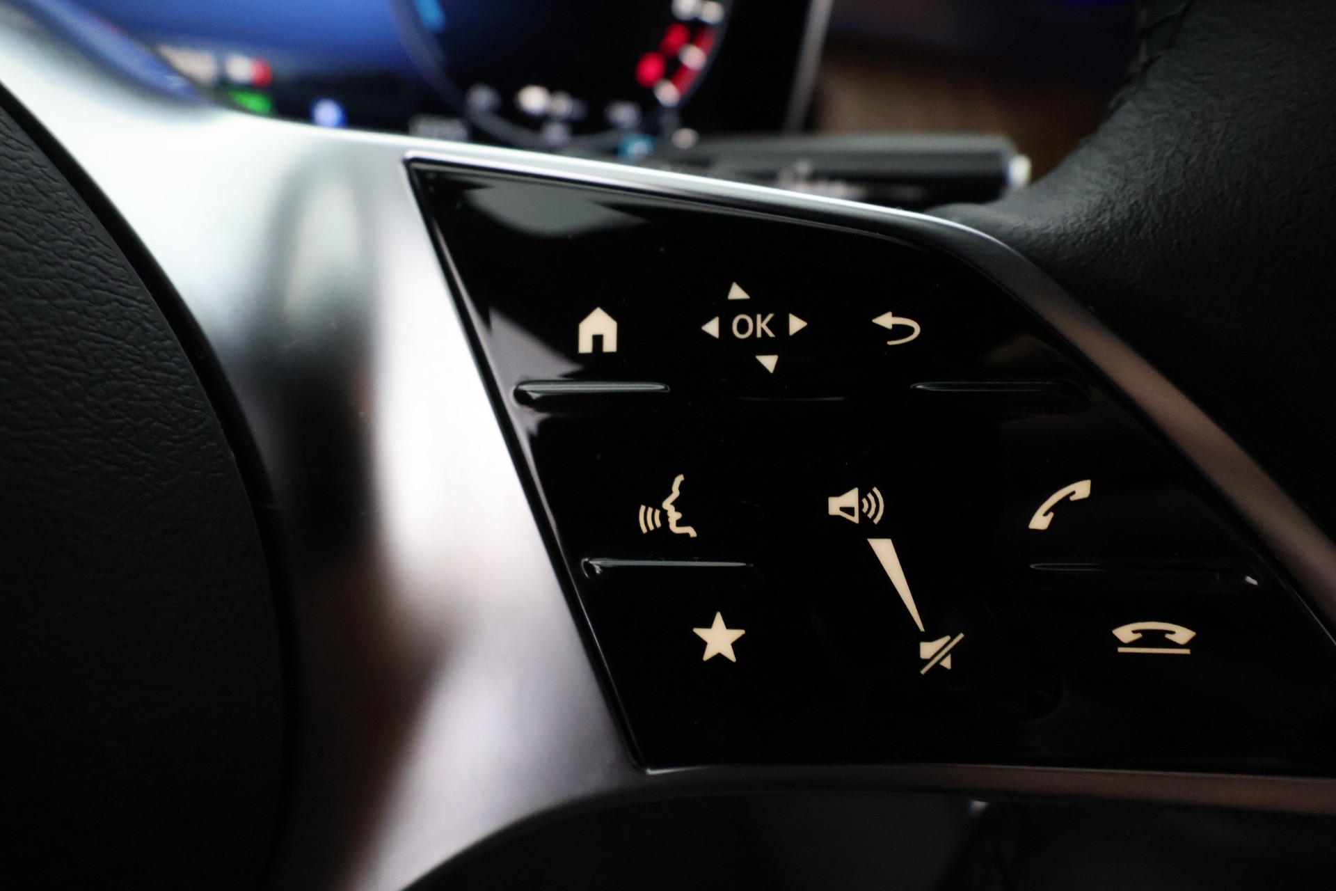 MERCEDES-BENZ GLC 2023