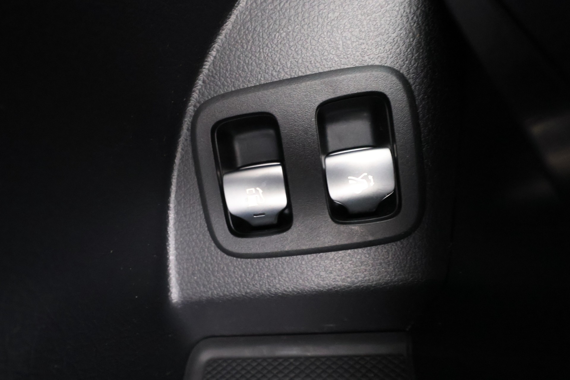 MERCEDES-BENZ GLC 2023