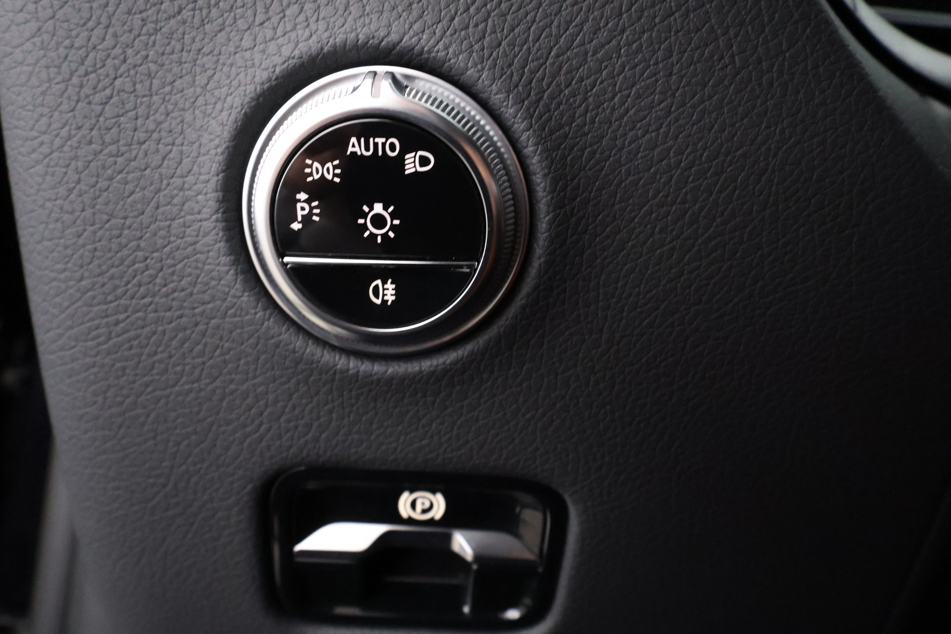 MERCEDES-BENZ GLC 2023