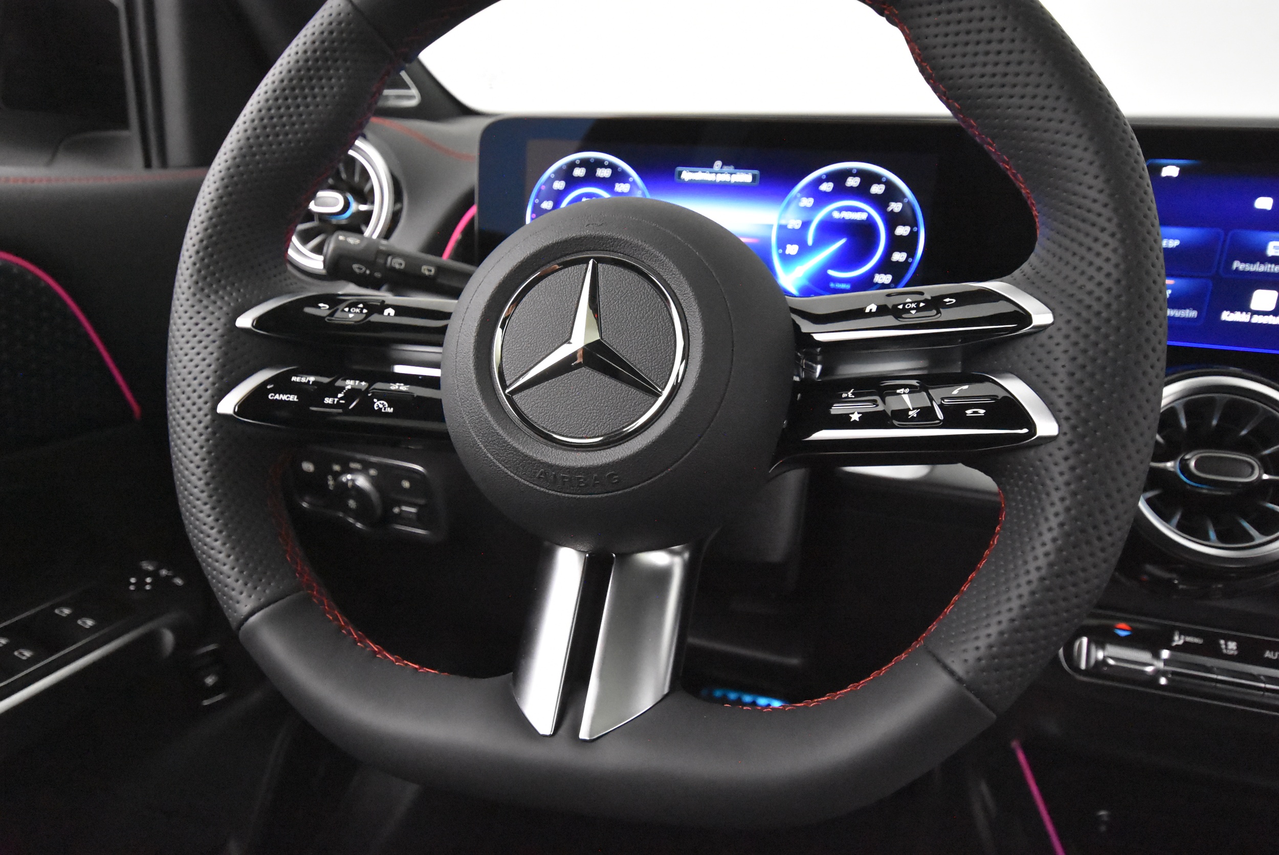 Mercedes-Benz EQB 2025