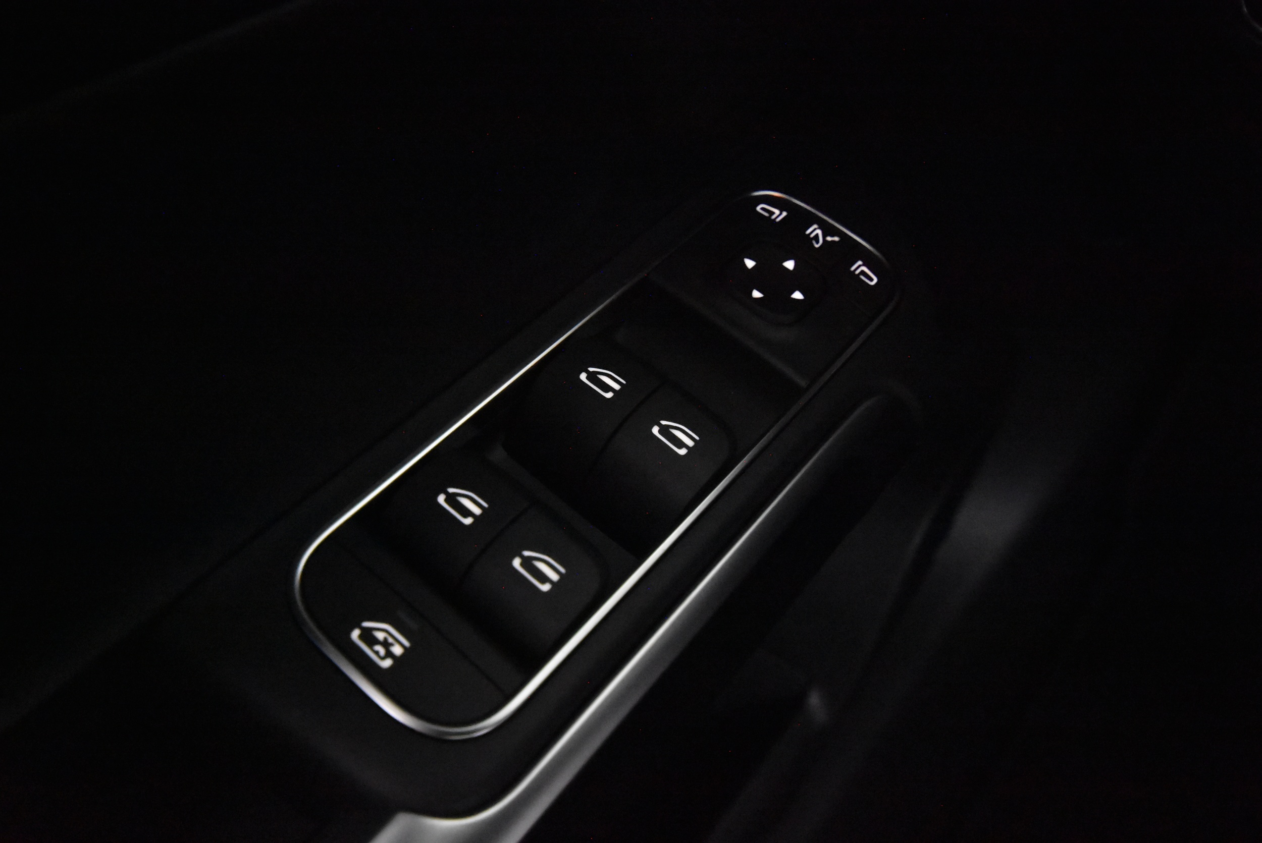 Mercedes-Benz EQB 2025