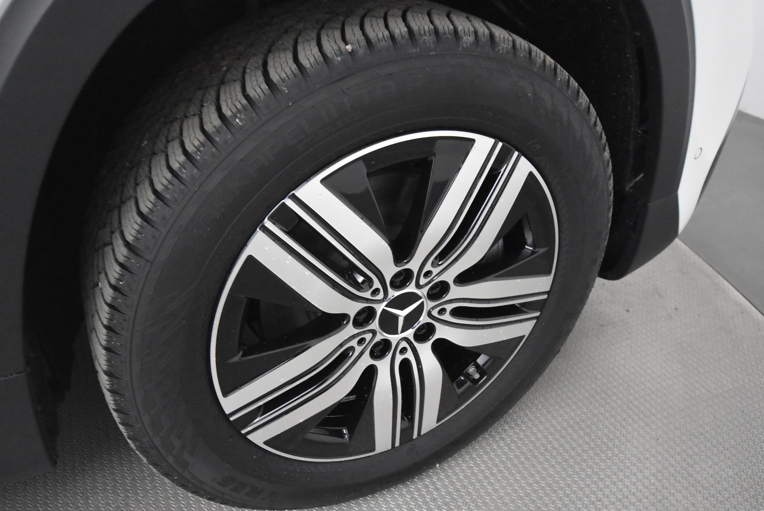 Mercedes-Benz EQB 2025