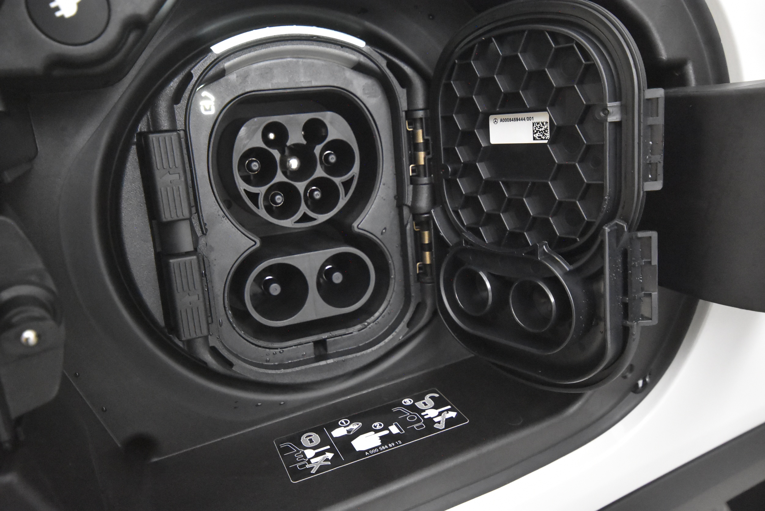 Mercedes-Benz EQB 2025