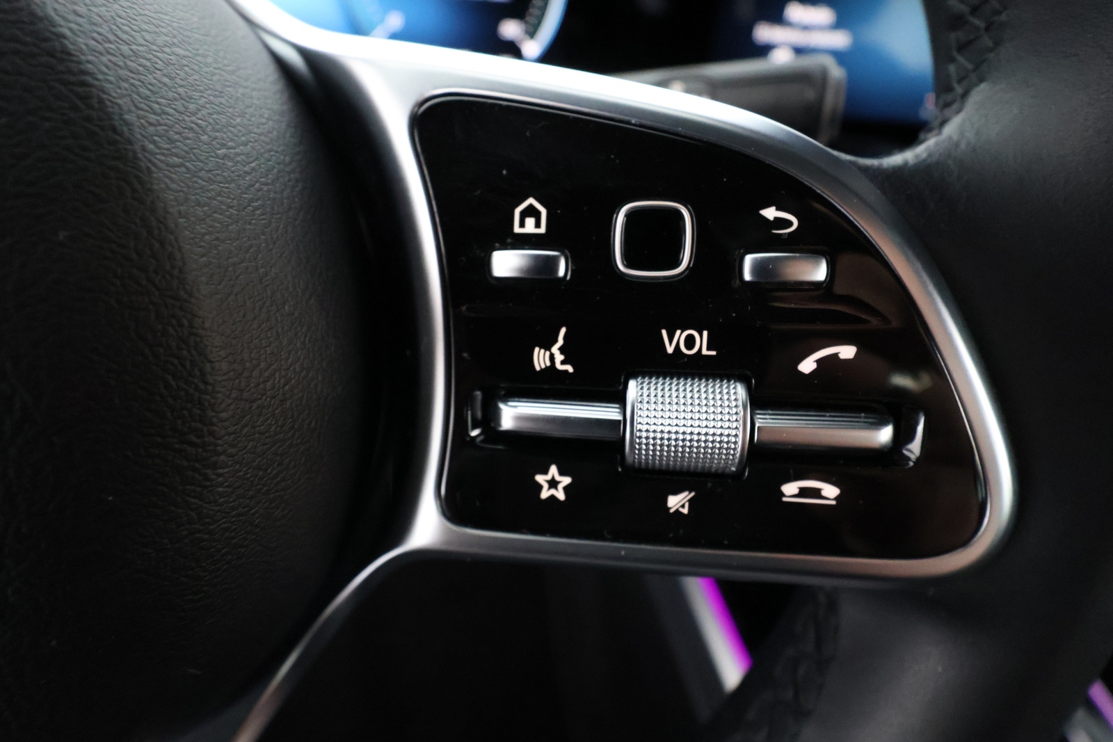 Mercedes-Benz EQB 2023