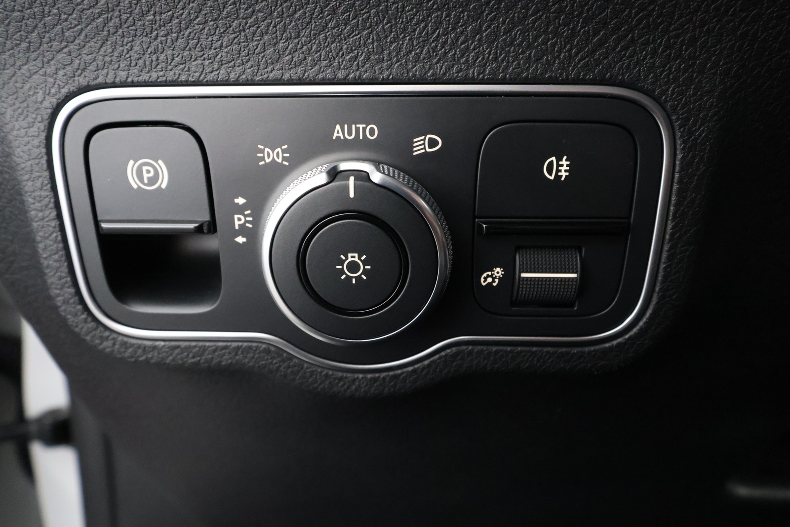 Mercedes-Benz EQB 2023