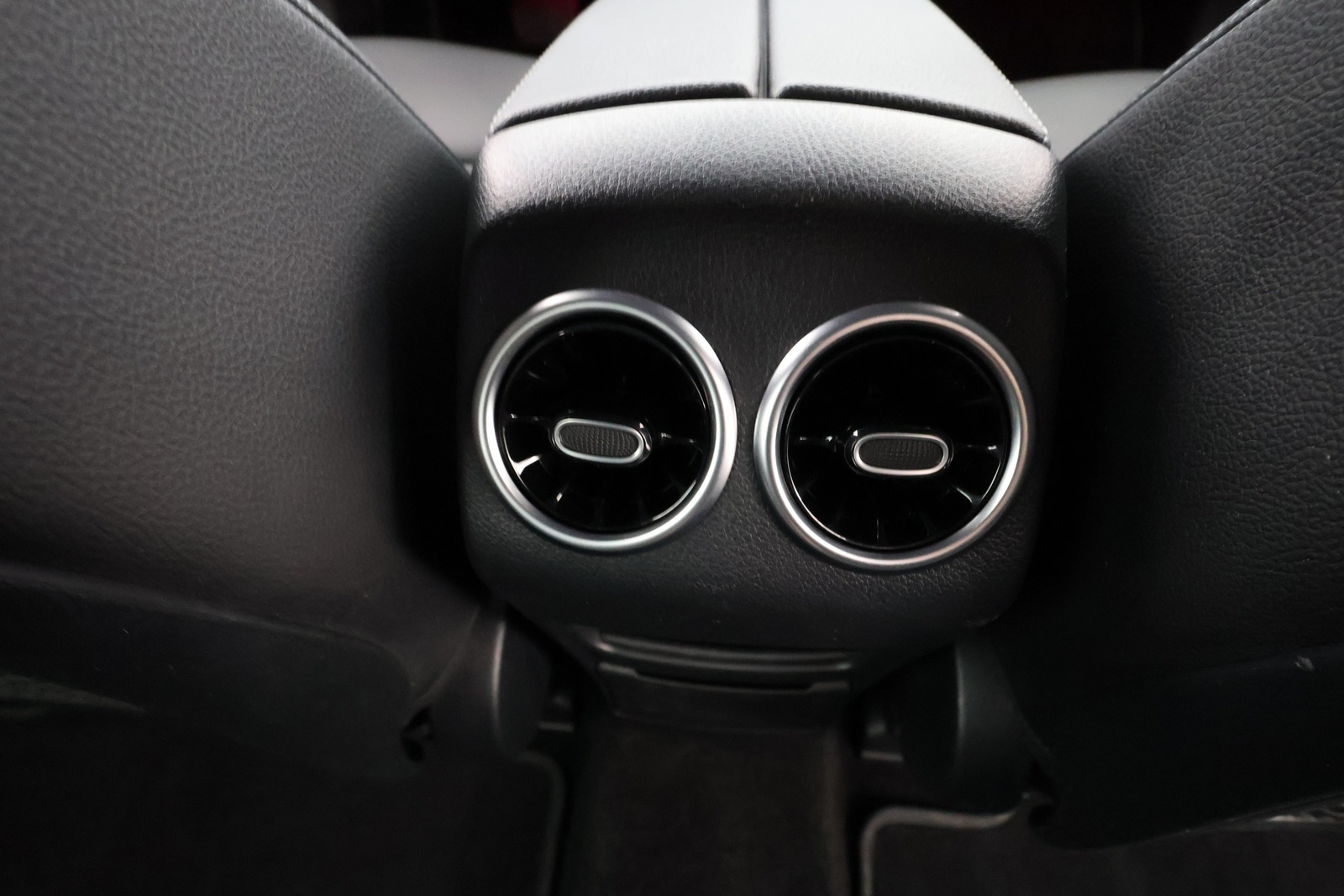 Mercedes-Benz EQB 2023