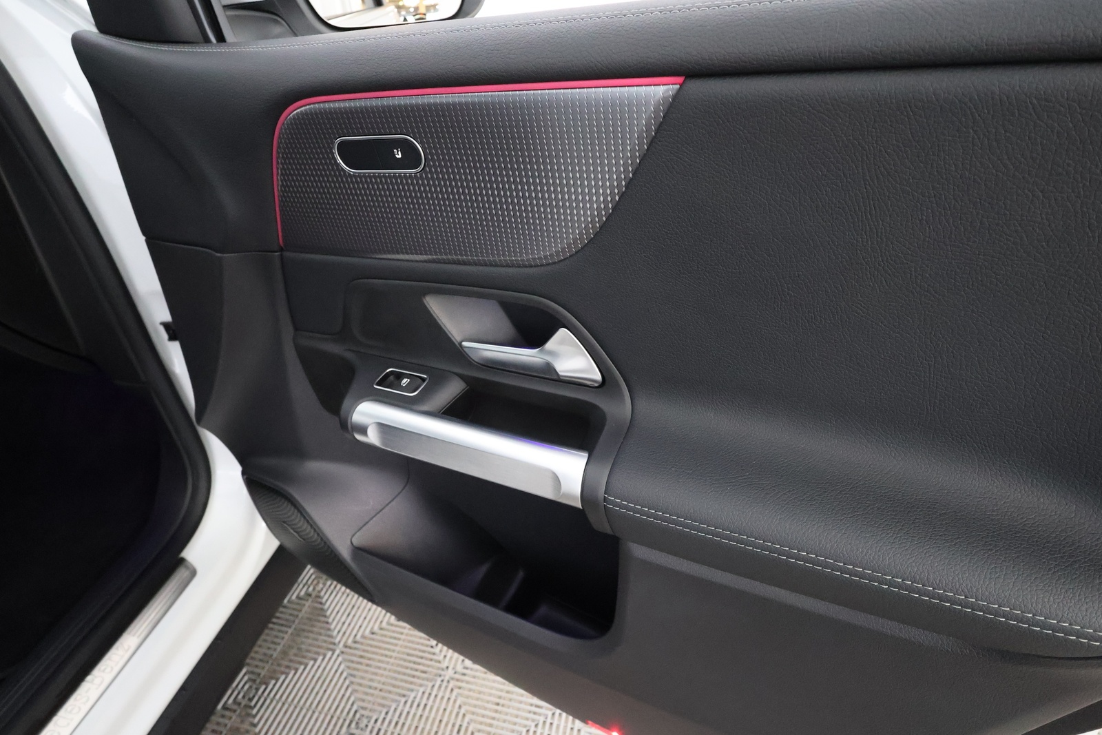 Mercedes-Benz EQB 2023