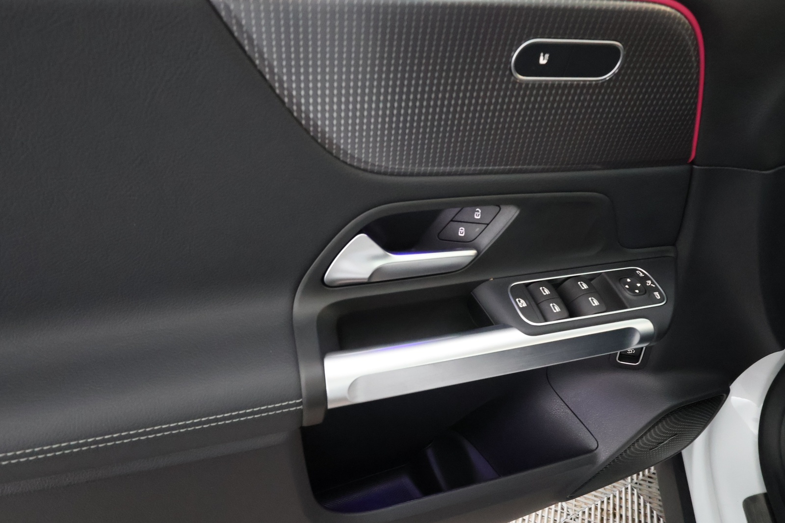 Mercedes-Benz EQB 2023