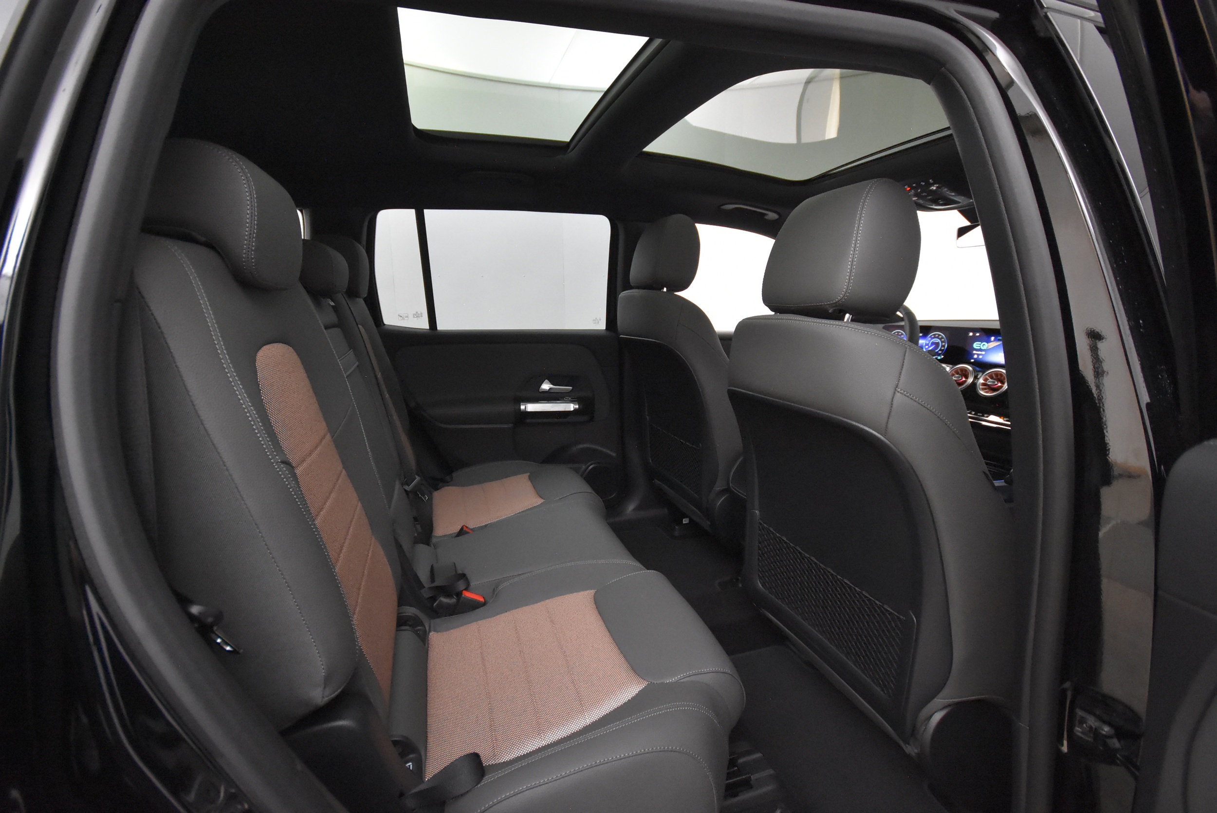 Mercedes-Benz EQB 2025