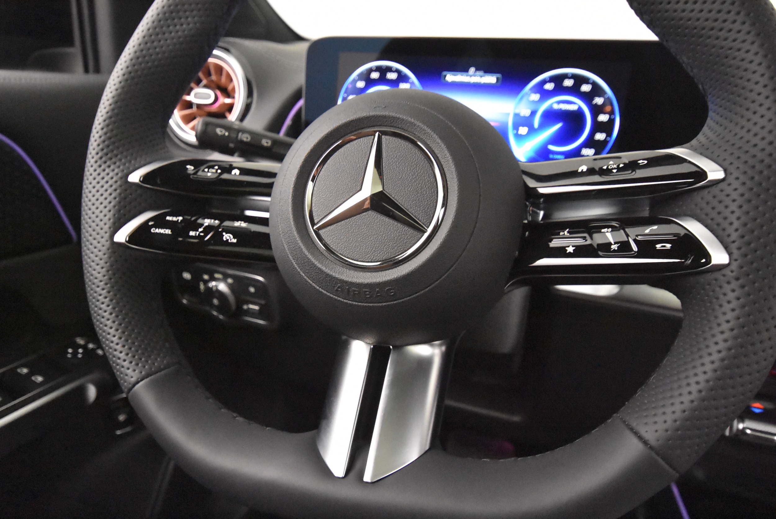 Mercedes-Benz EQB 2025