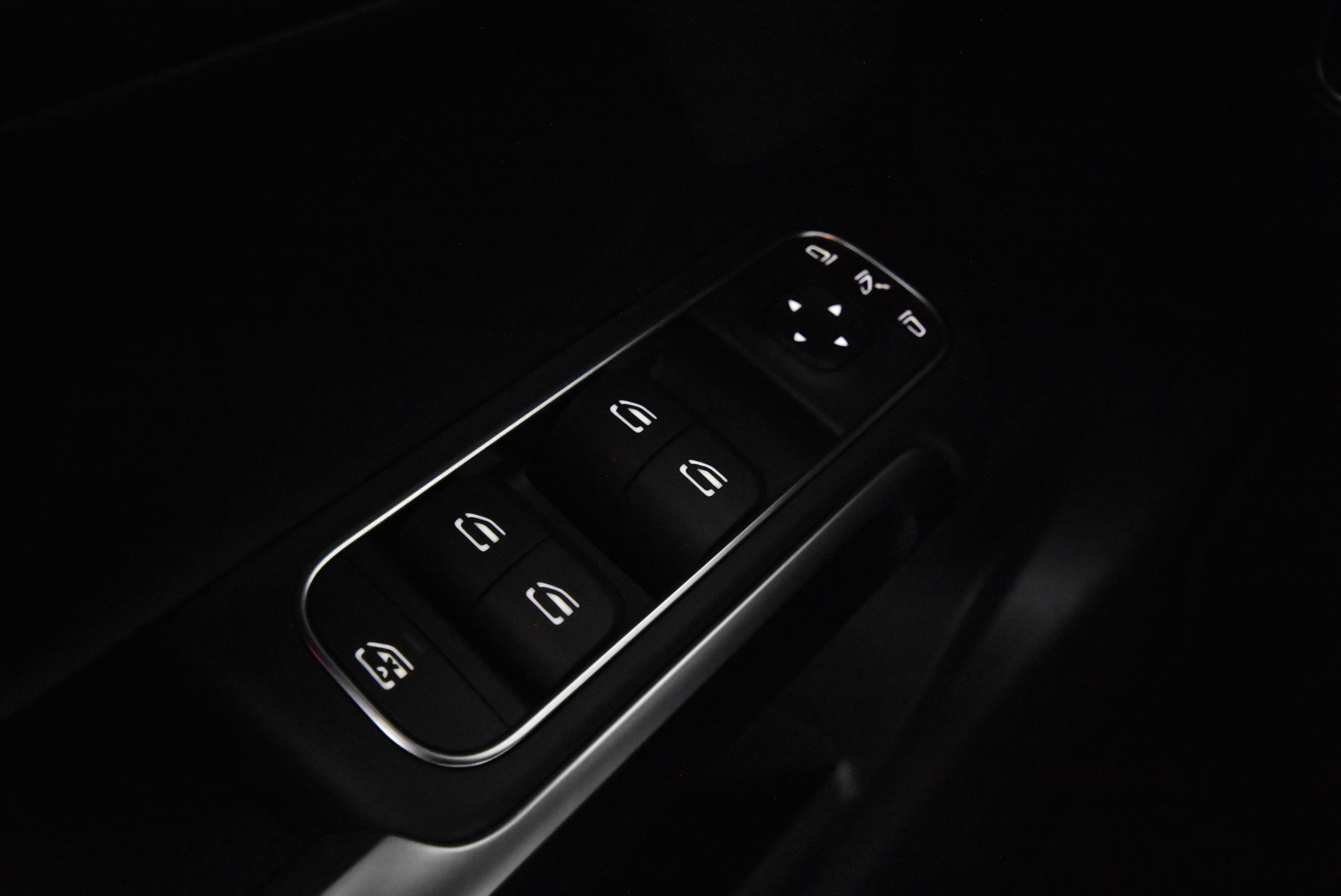 Mercedes-Benz EQB 2025