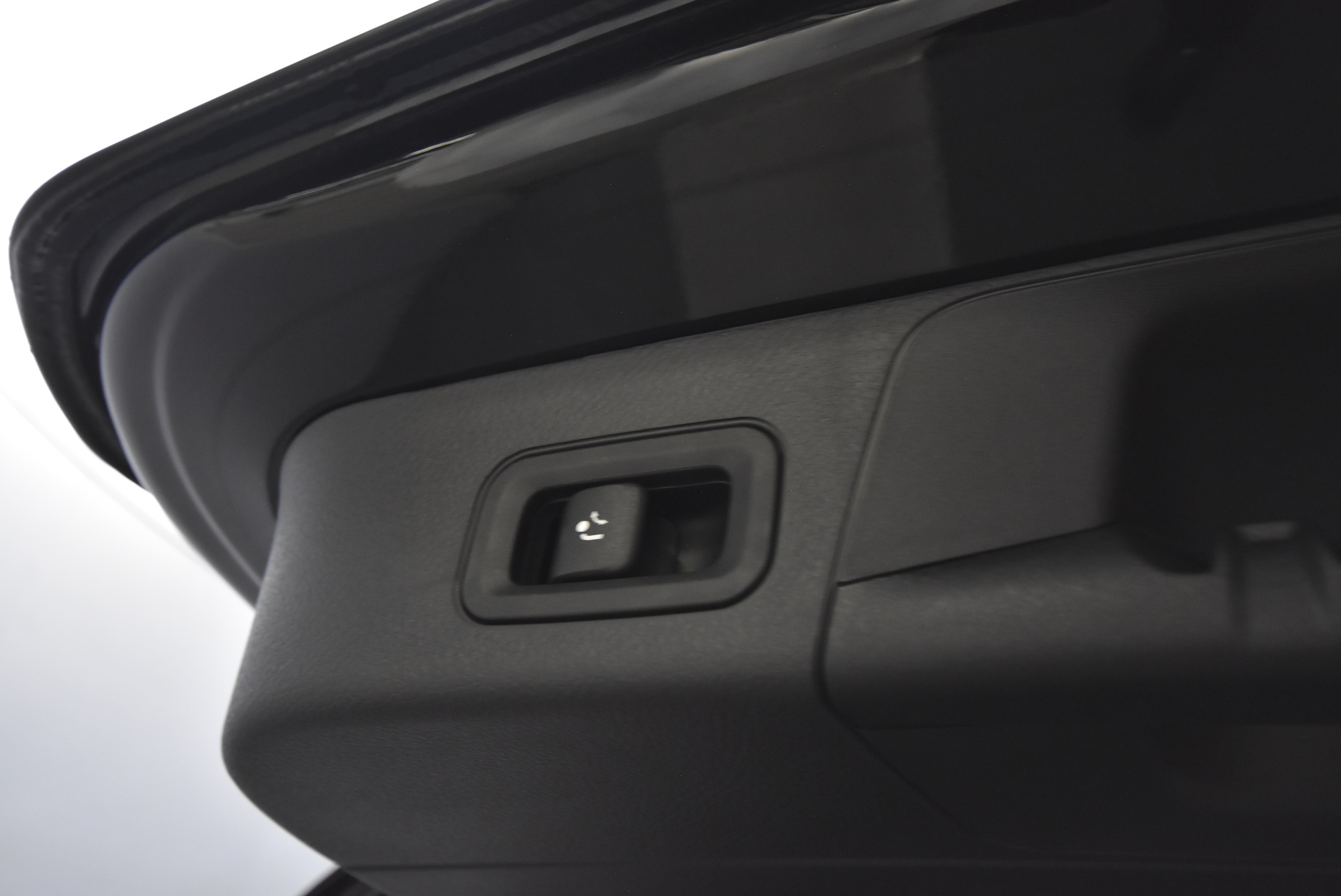 Mercedes-Benz EQB 2025