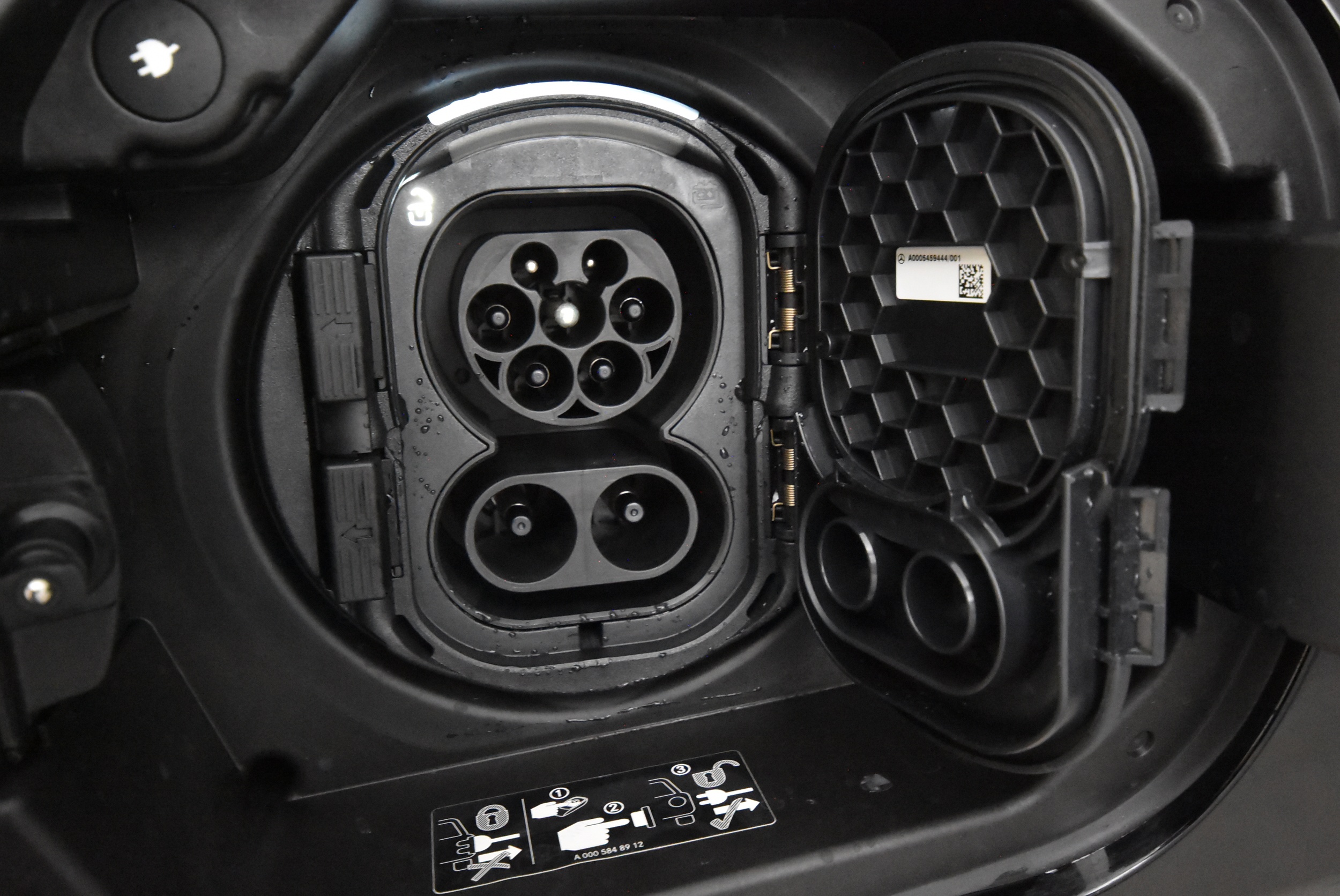 Mercedes-Benz EQB 2025