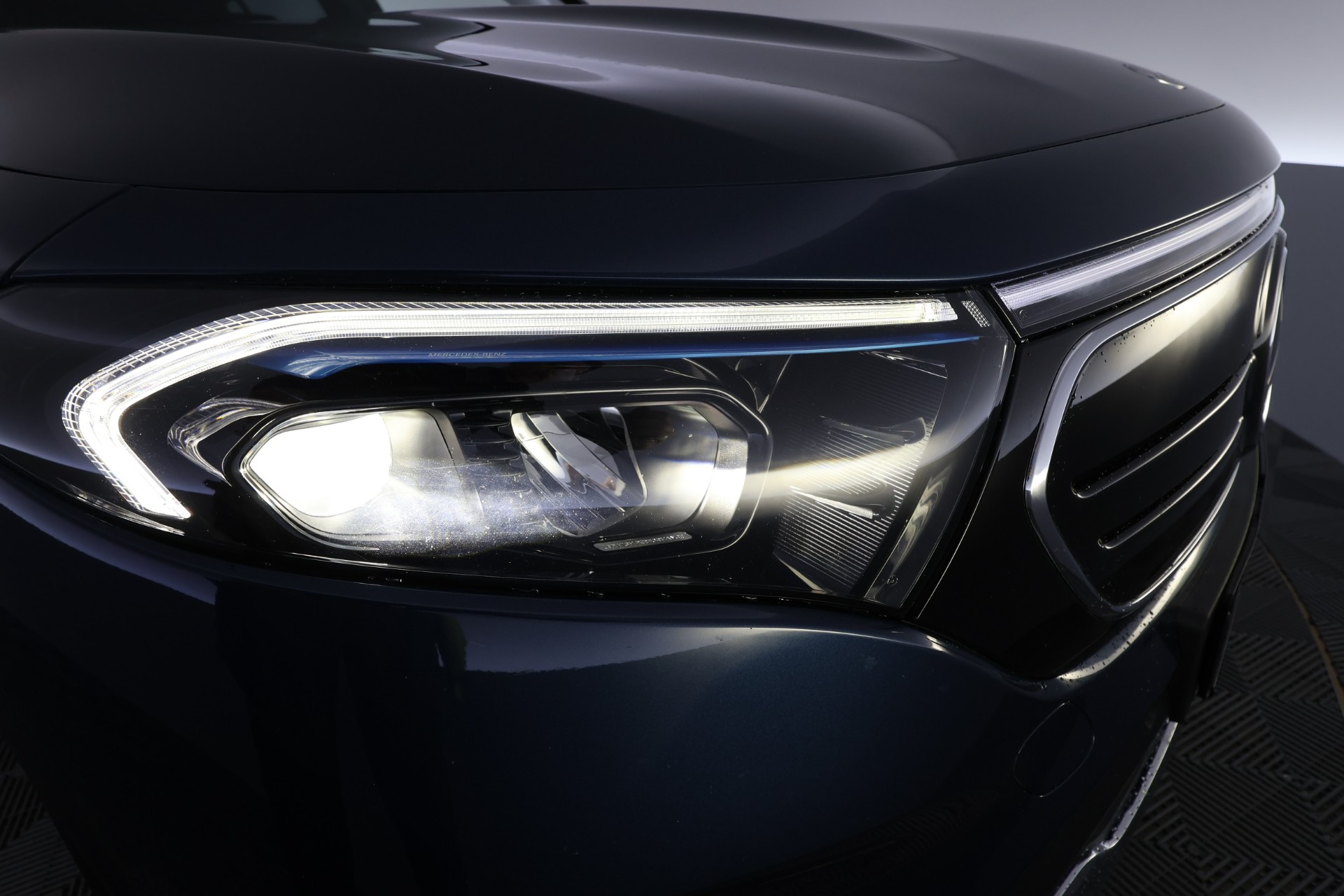 Mercedes-Benz EQB 2022