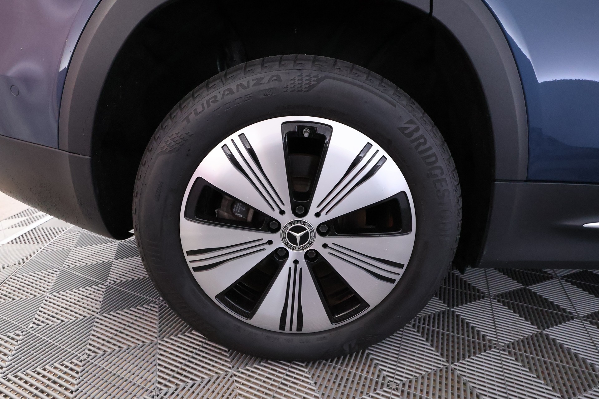 Mercedes-Benz EQB 2022