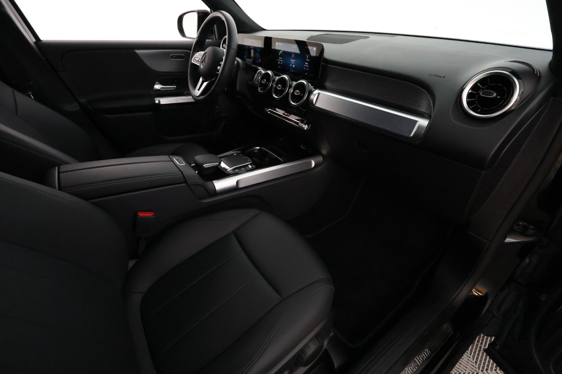 MERCEDES-BENZ GLB 2023