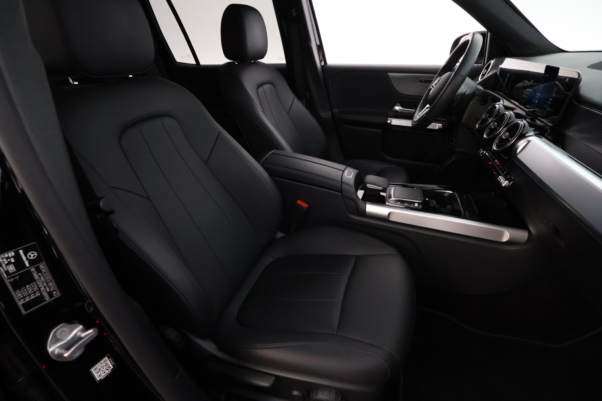 MERCEDES-BENZ GLB 2023