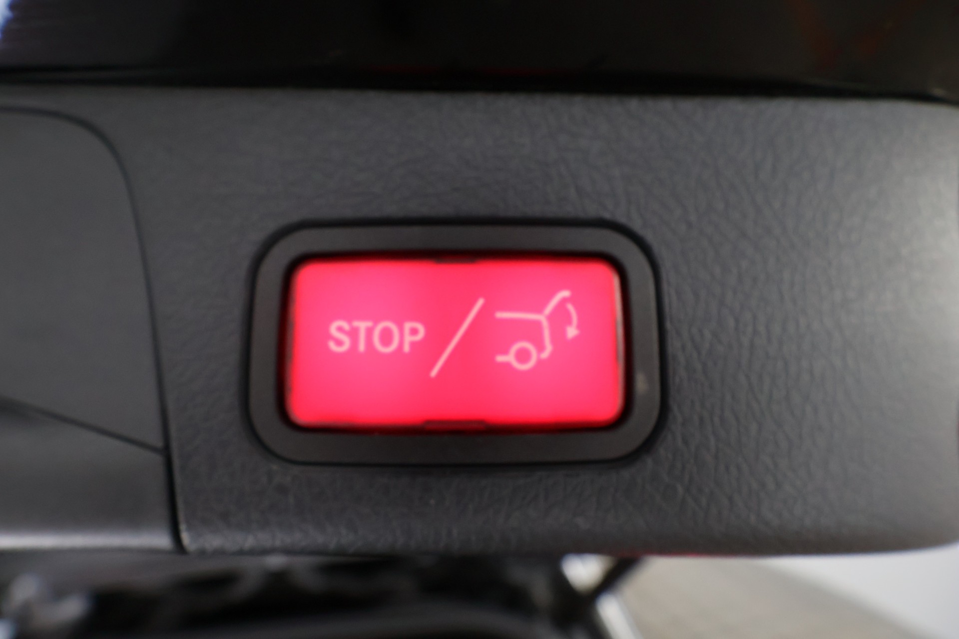 MERCEDES-BENZ GLB 2023