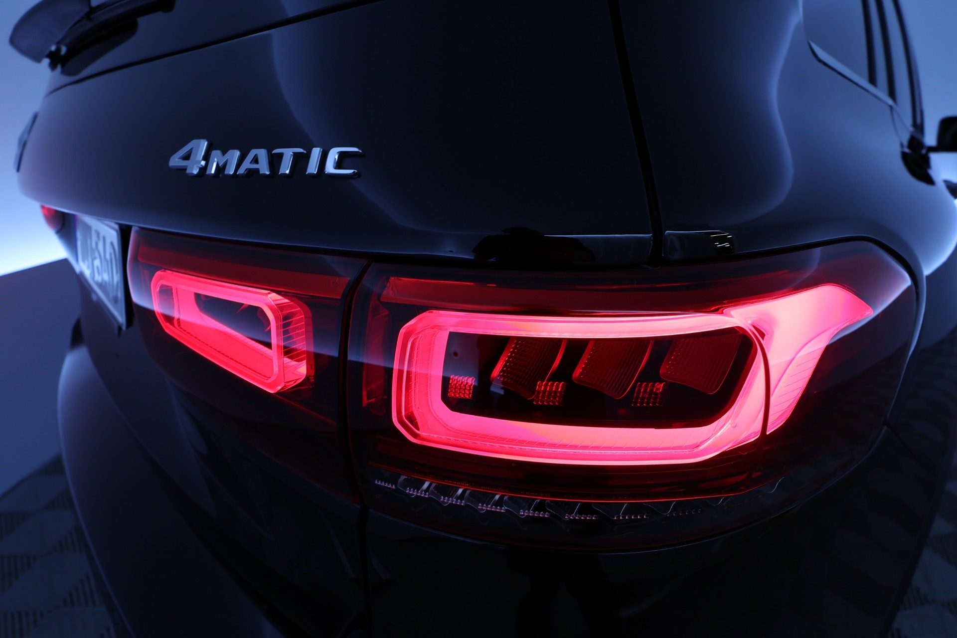 MERCEDES-BENZ GLB 2023