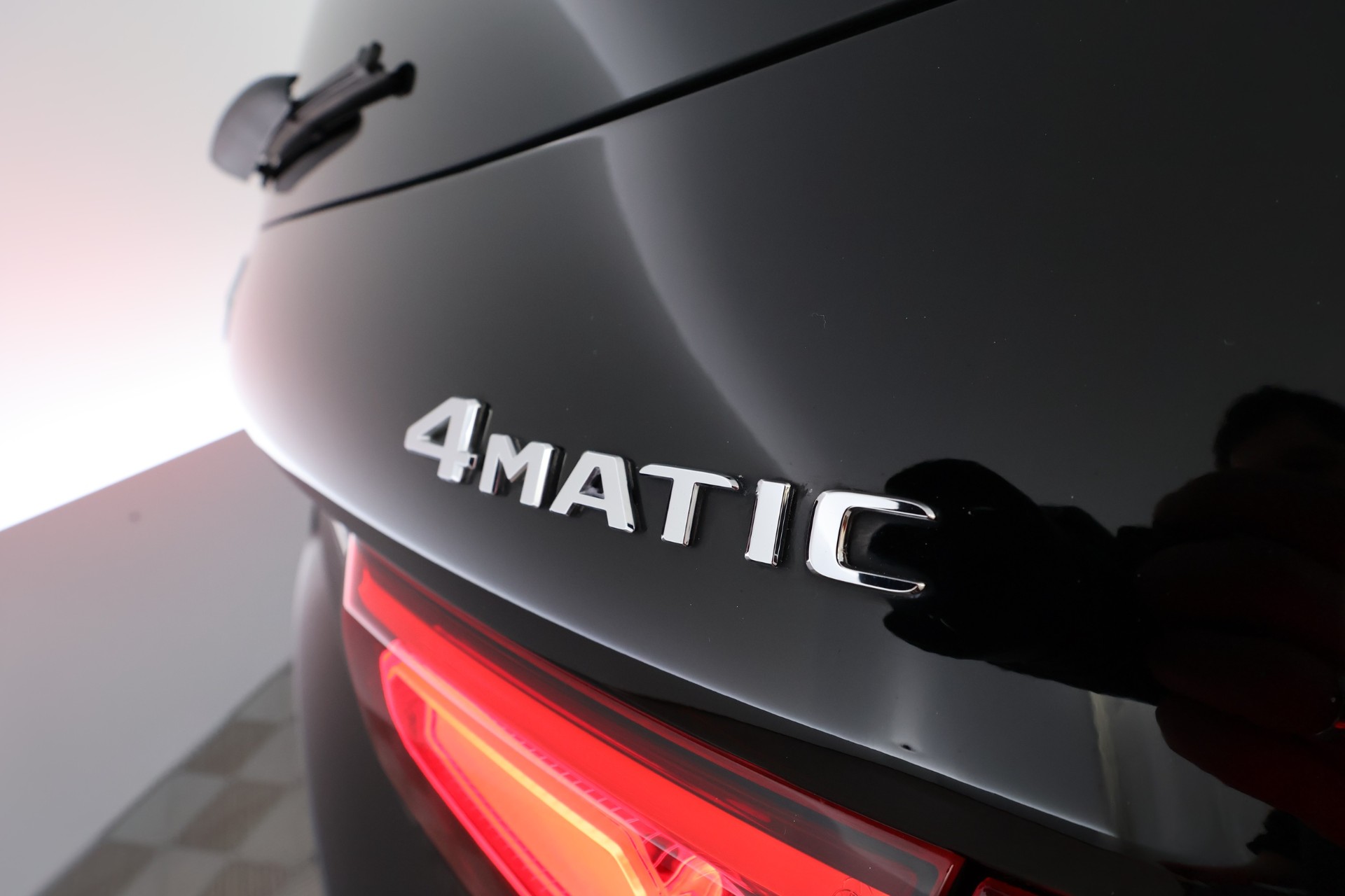 MERCEDES-BENZ GLB 2023