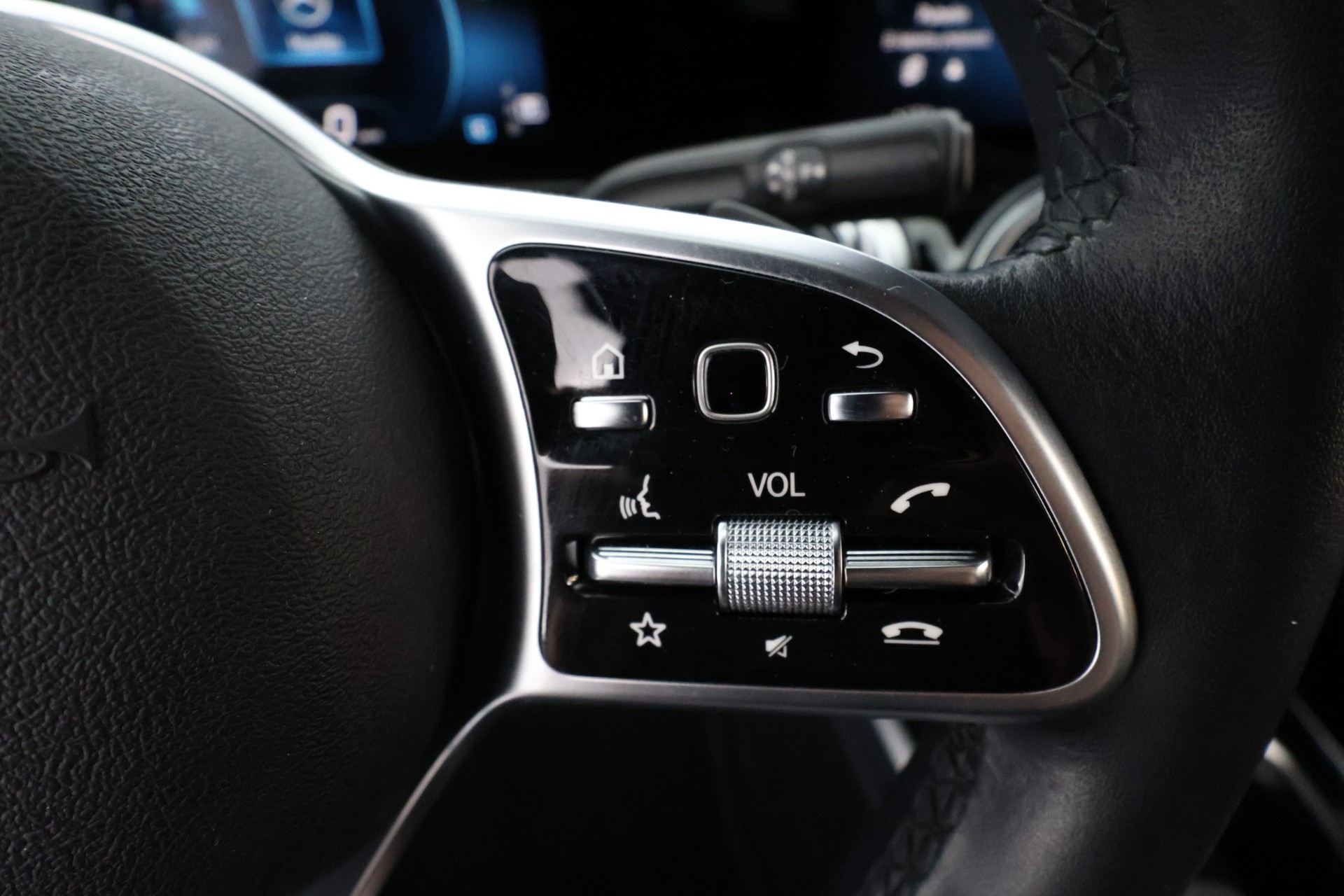 MERCEDES-BENZ GLB 2023