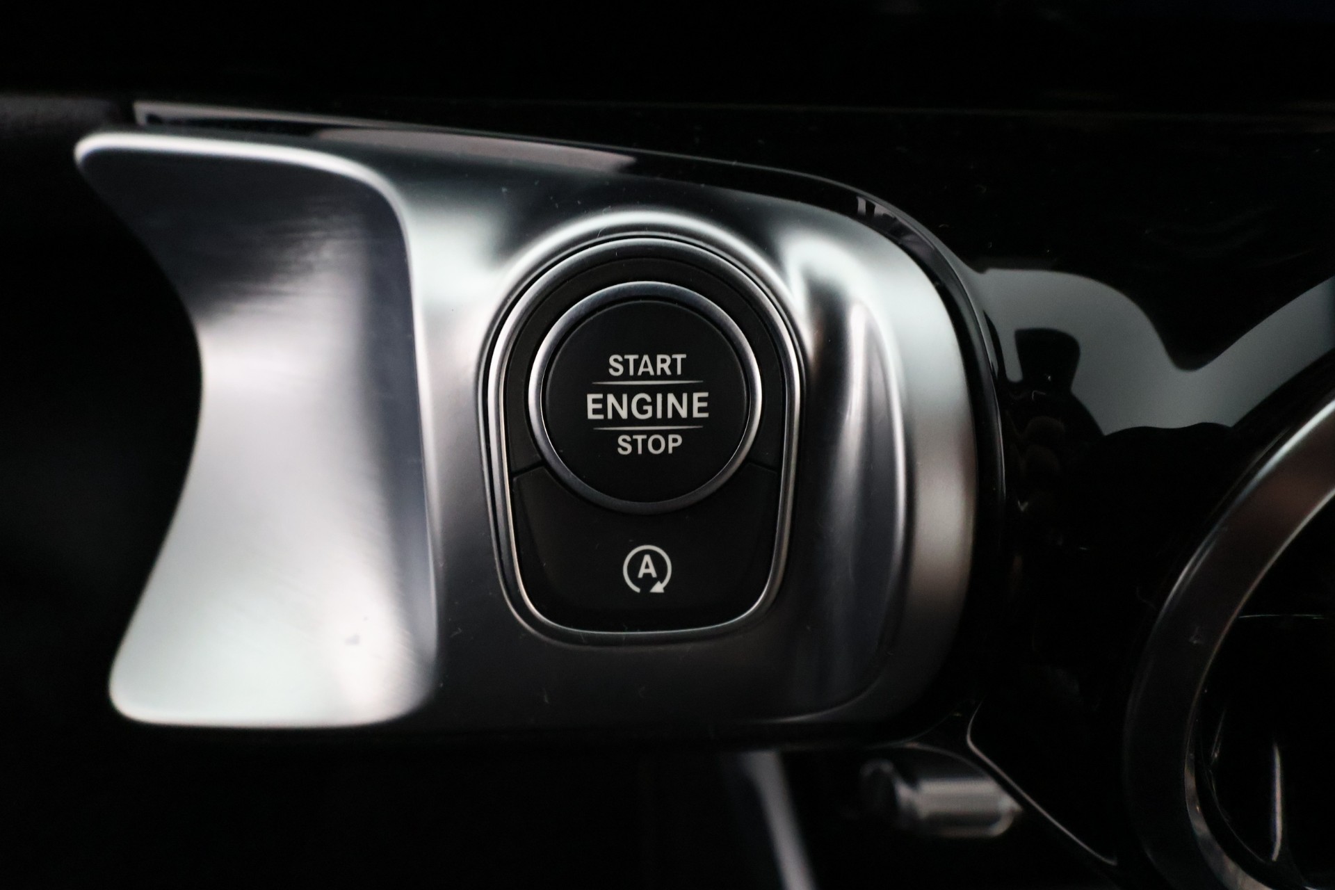 MERCEDES-BENZ GLB 2023