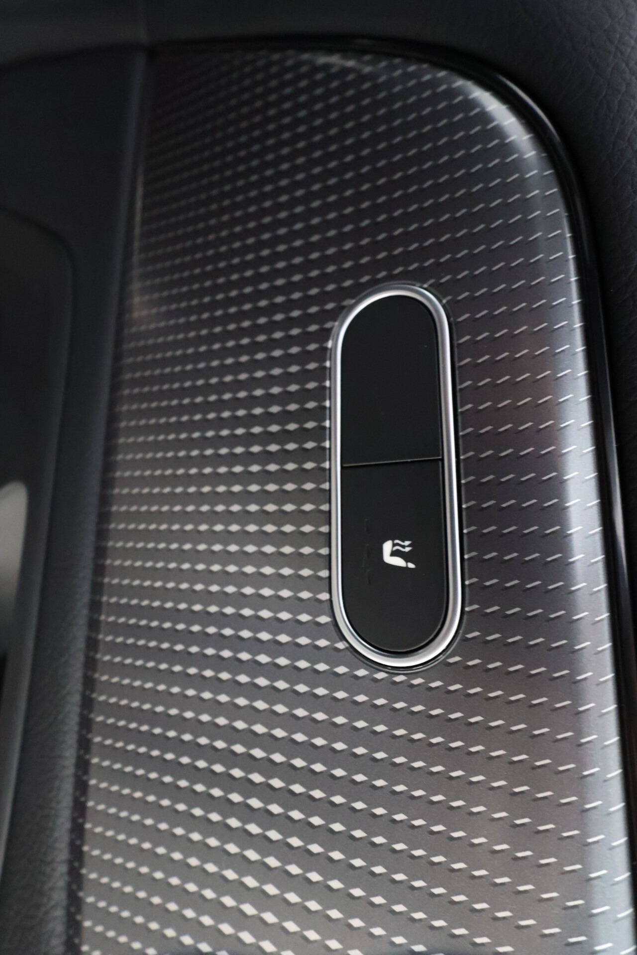 MERCEDES-BENZ GLB 2023