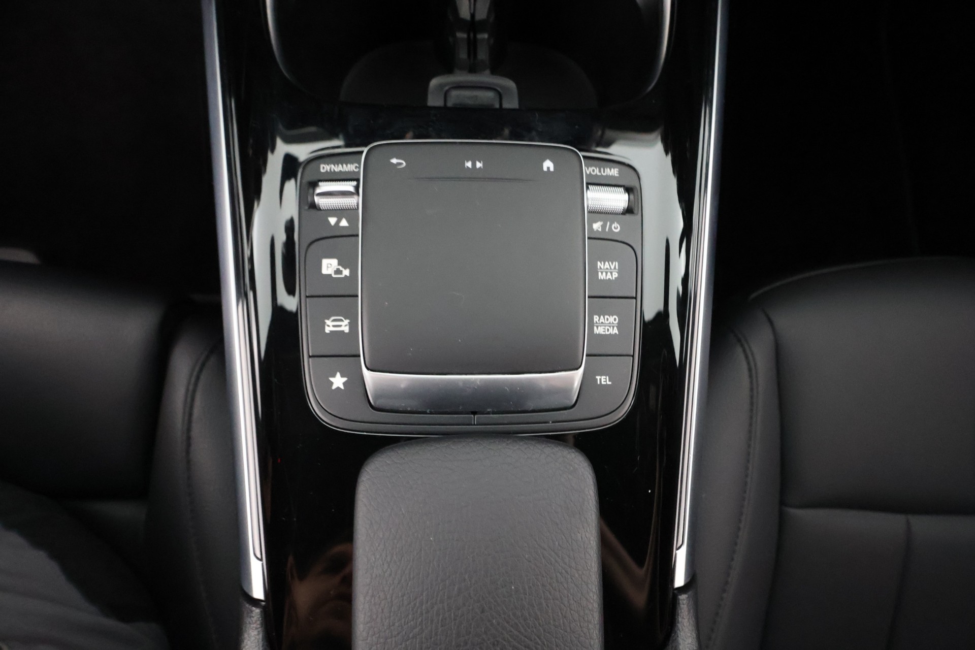 MERCEDES-BENZ GLB 2023