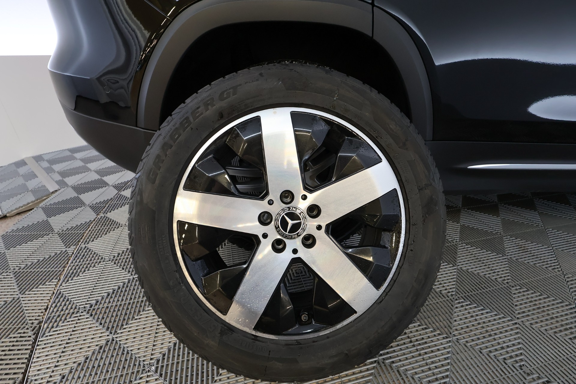 MERCEDES-BENZ GLB 2023