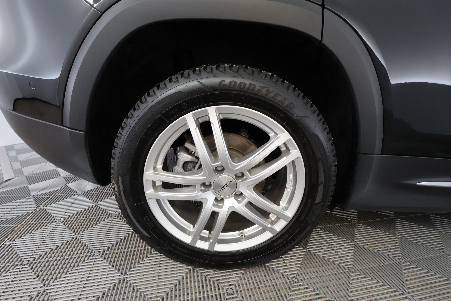 MERCEDES-BENZ GLB 2023