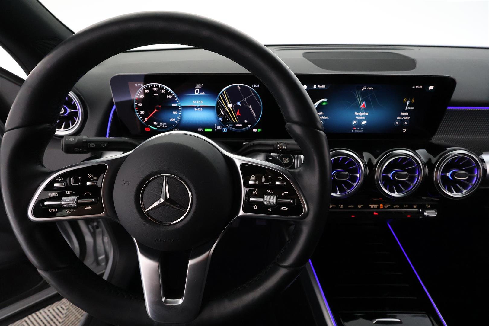 Mercedes-Benz EQB 2023