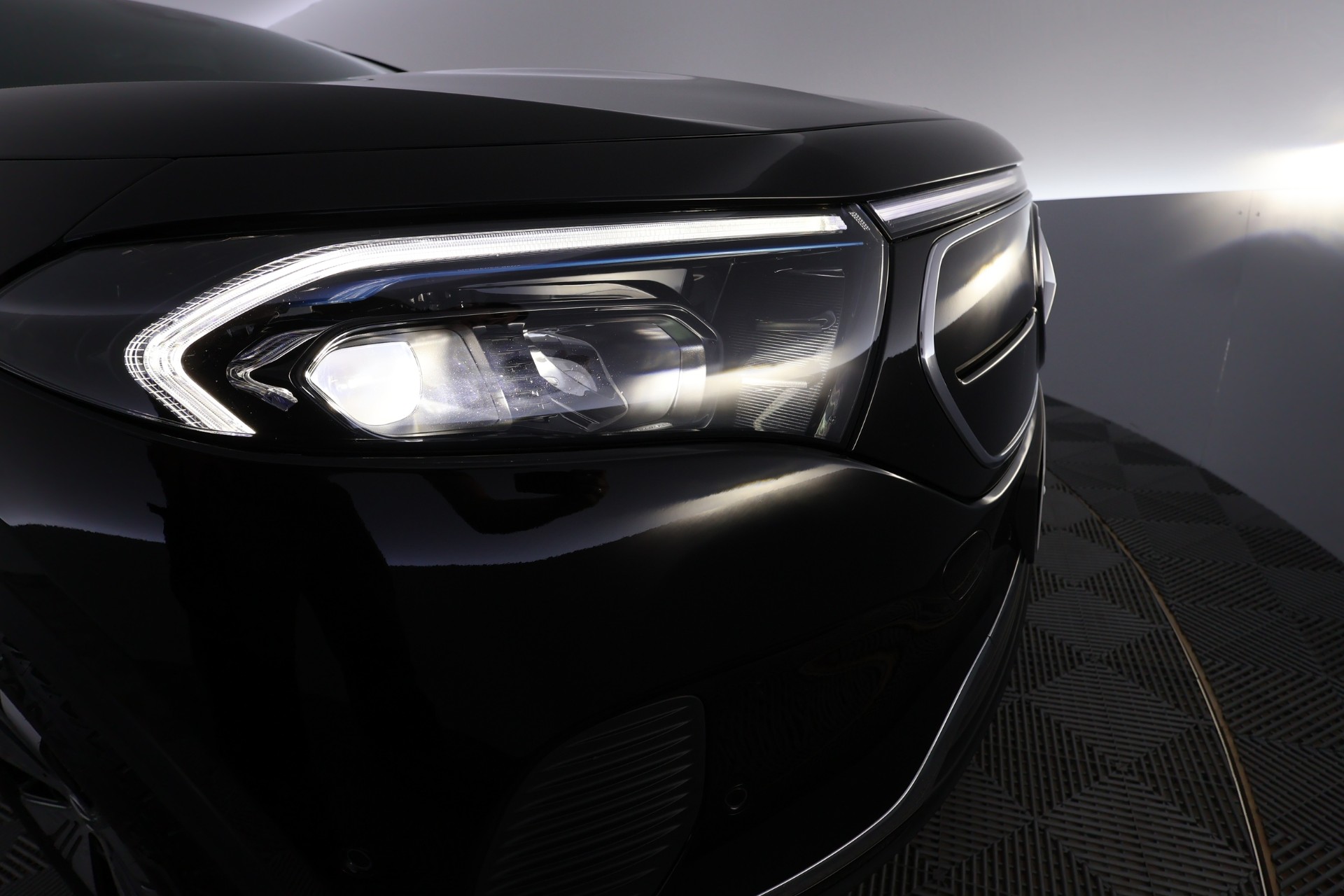 Mercedes-Benz EQA 2023