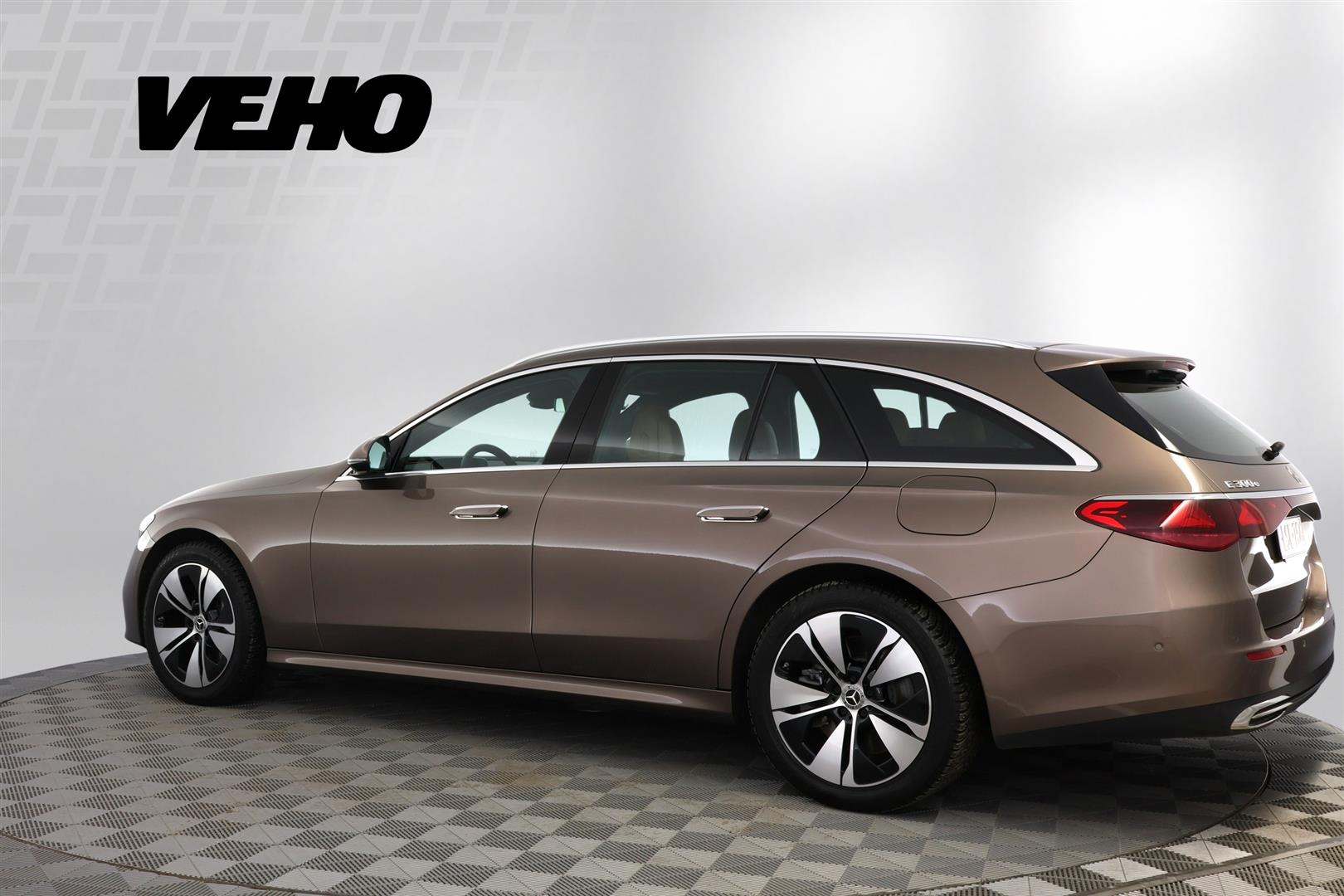 MERCEDES-BENZ E 2023
