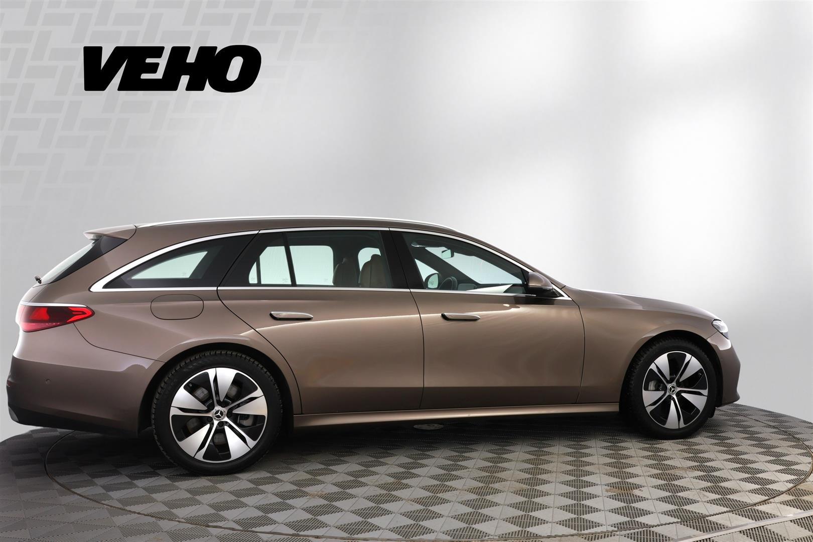 MERCEDES-BENZ E 2023