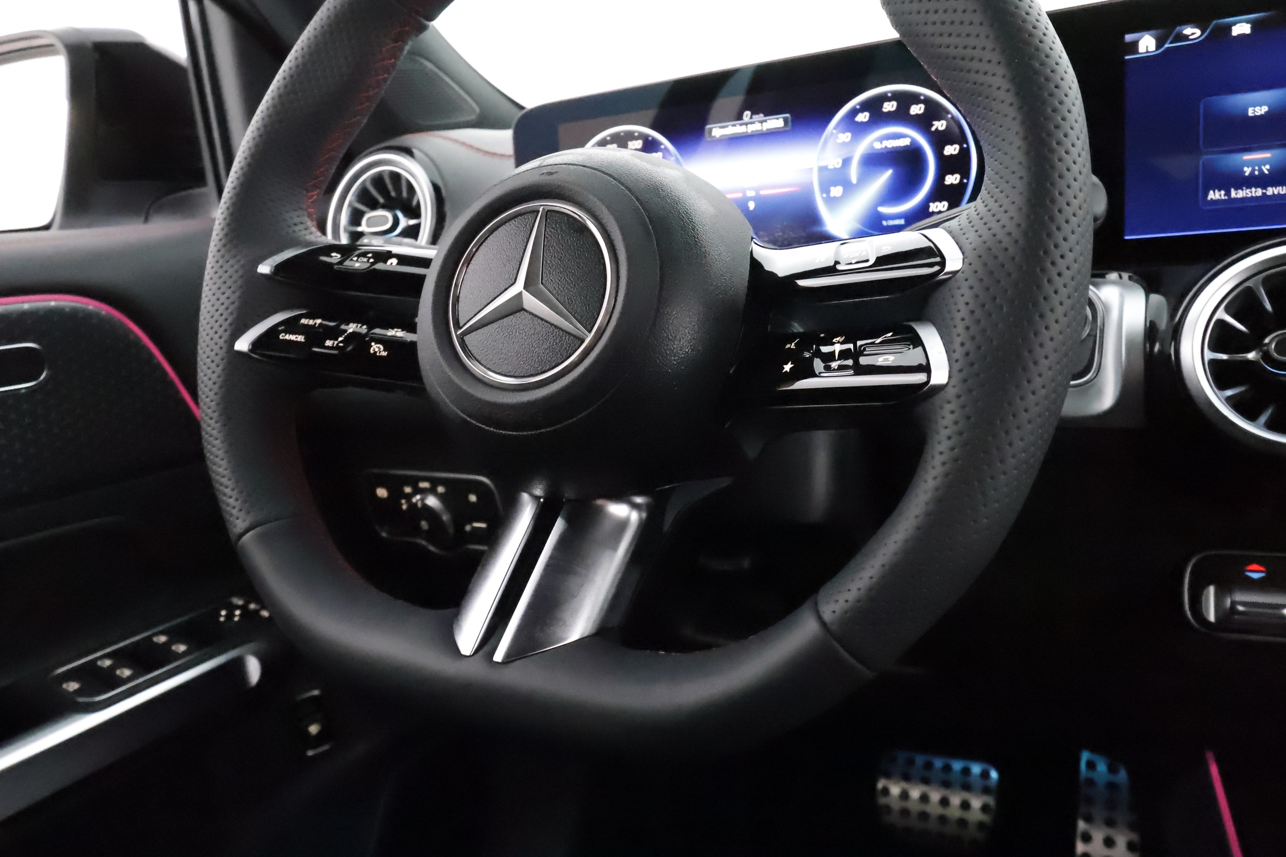 Mercedes-Benz EQB 2025
