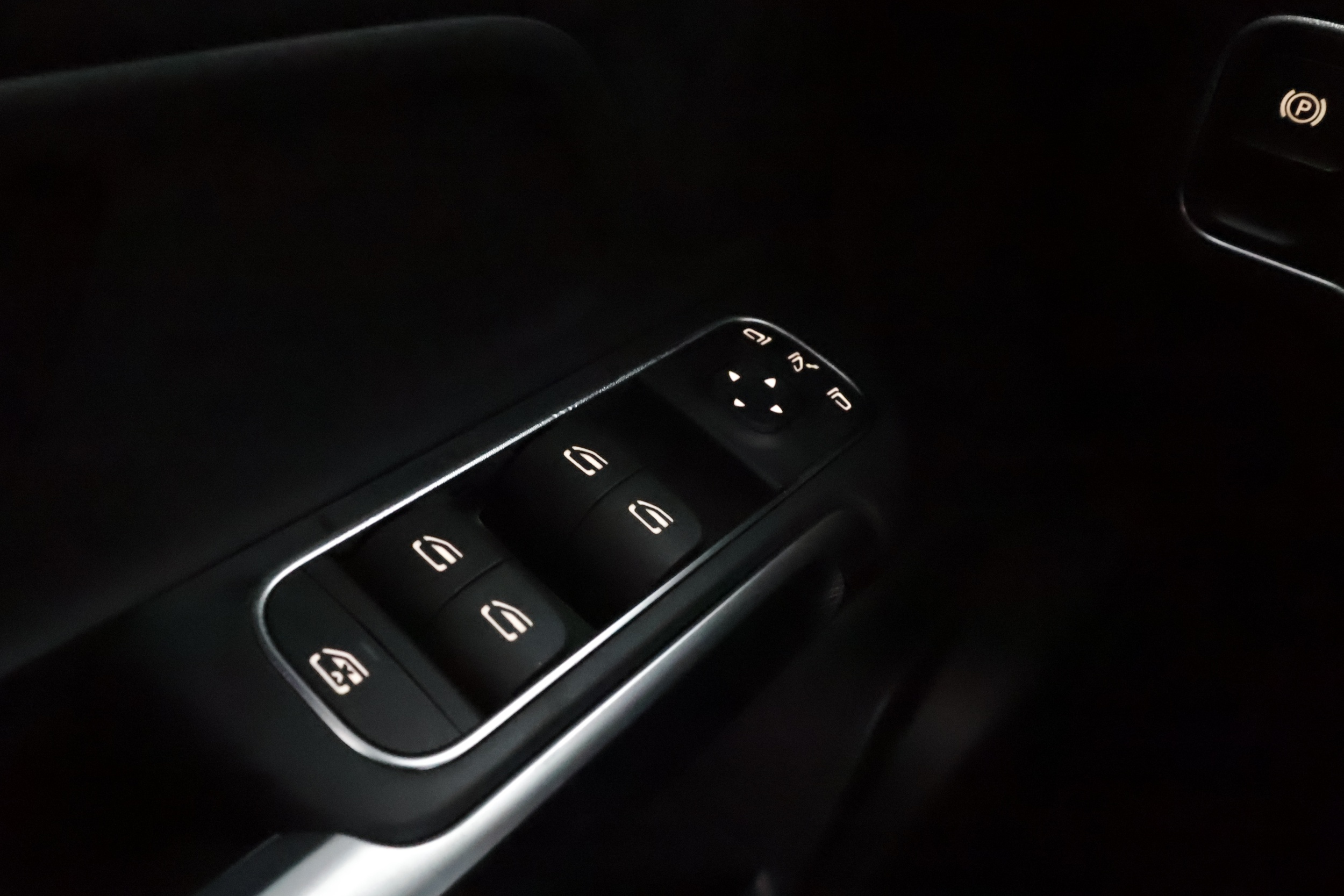 Mercedes-Benz EQB 2025