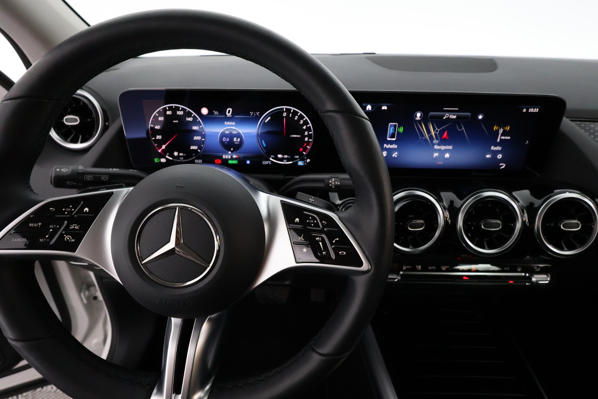 Mercedes-Benz GLA 2023