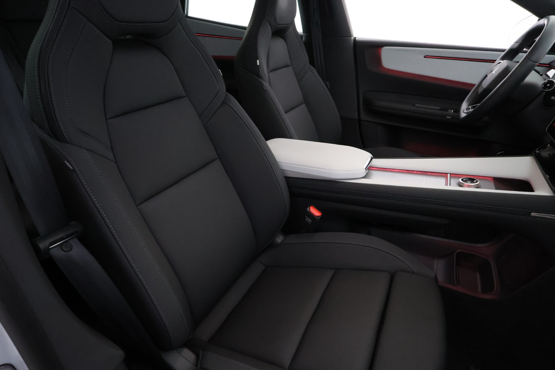 Polestar 4 2025