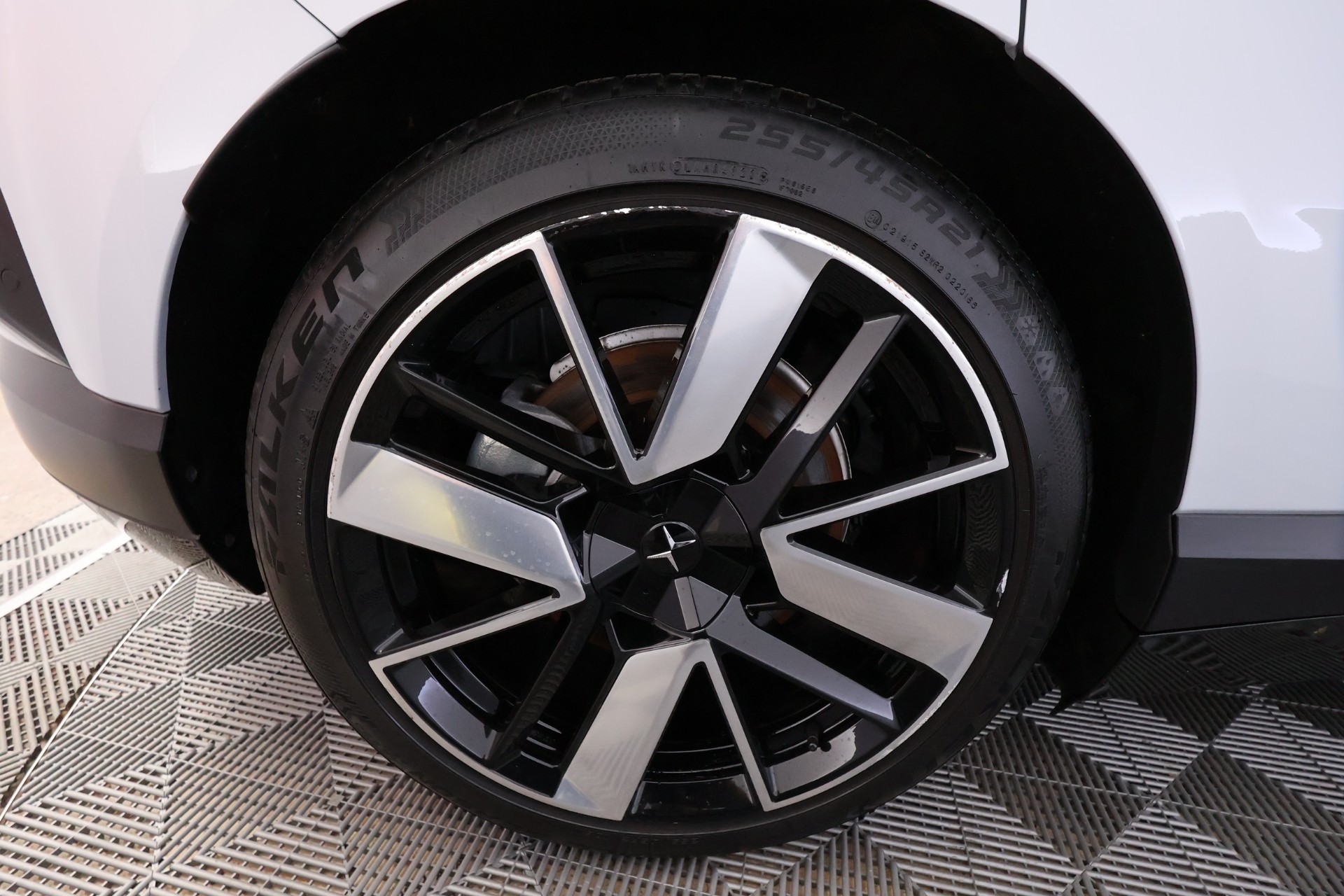 Polestar 4 2025
