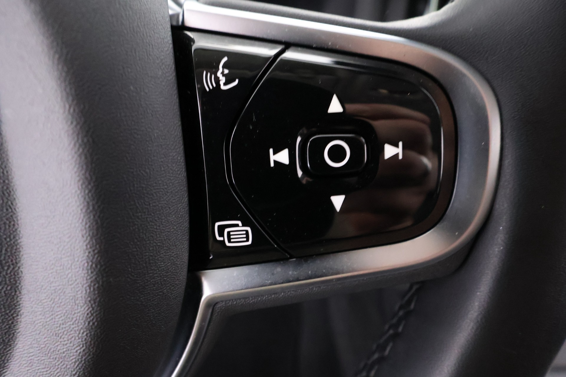Volvo XC60 2025
