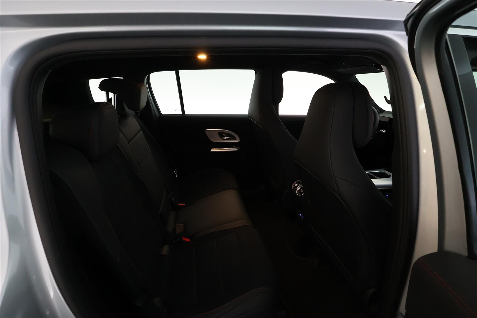 Mercedes-Benz GLB 2026