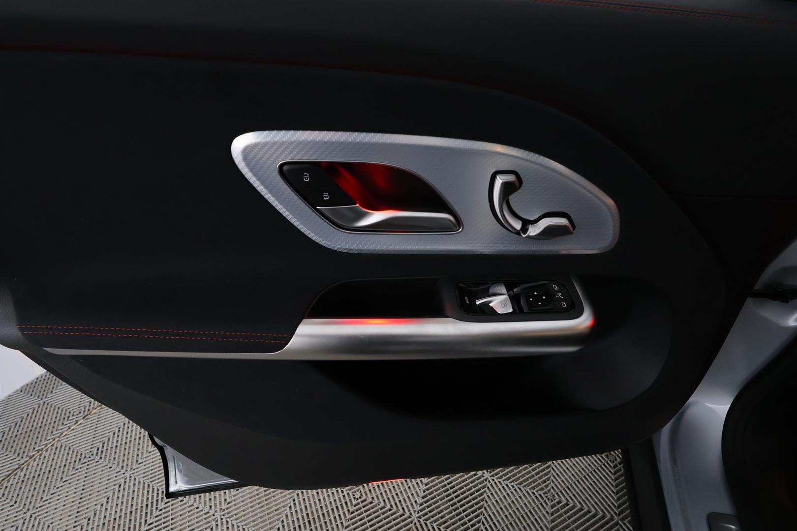 Mercedes-Benz GLB 2026