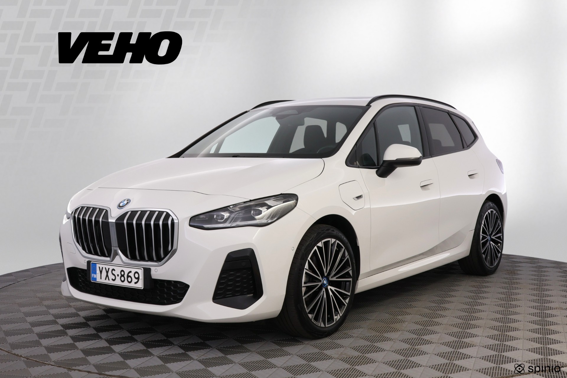 BMW 225 2023