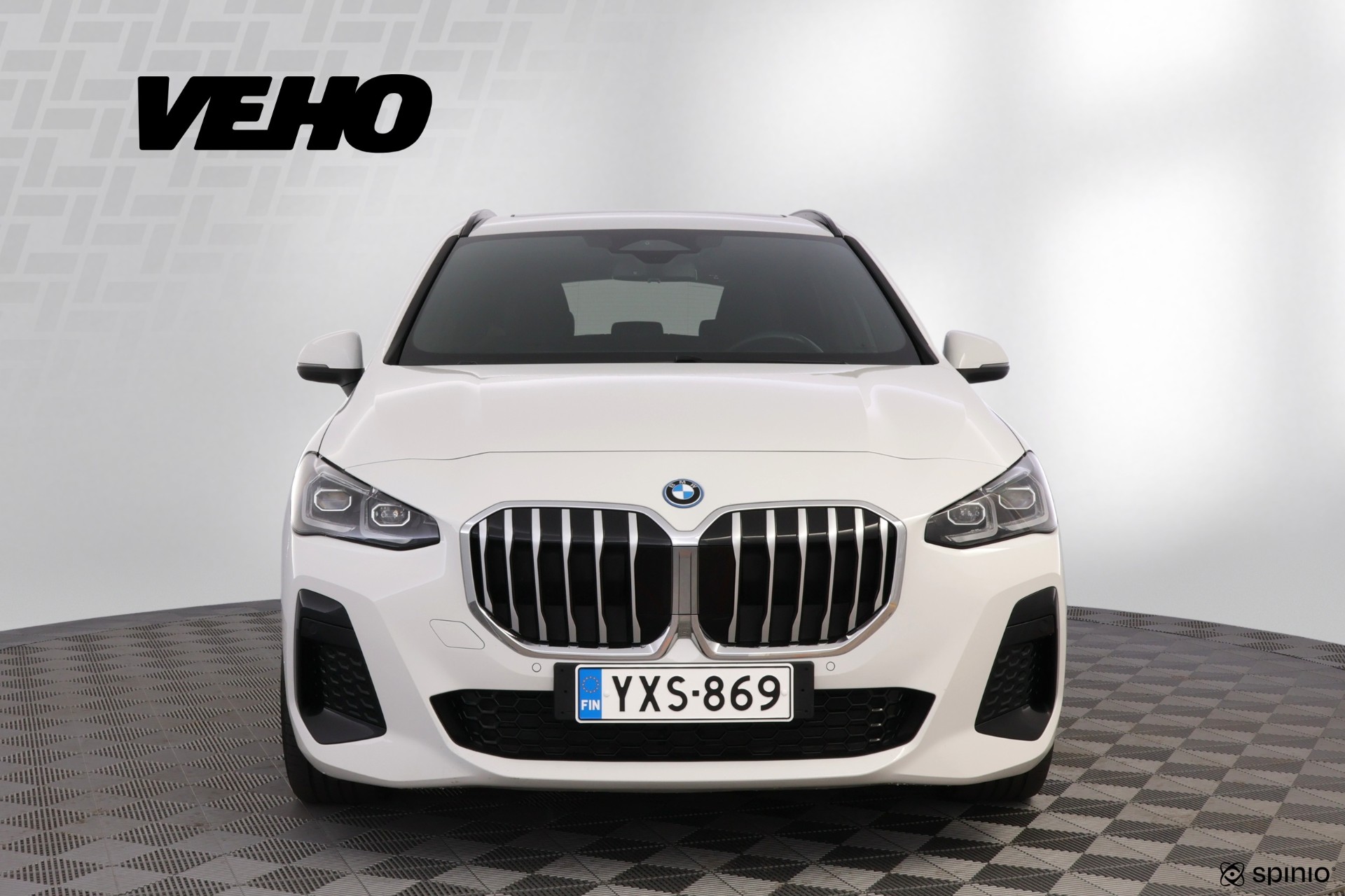 BMW 225 2023